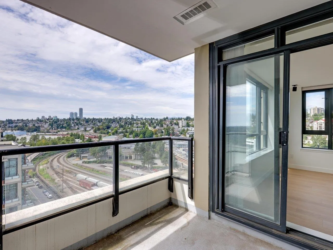 1607 1 Renaissance Square