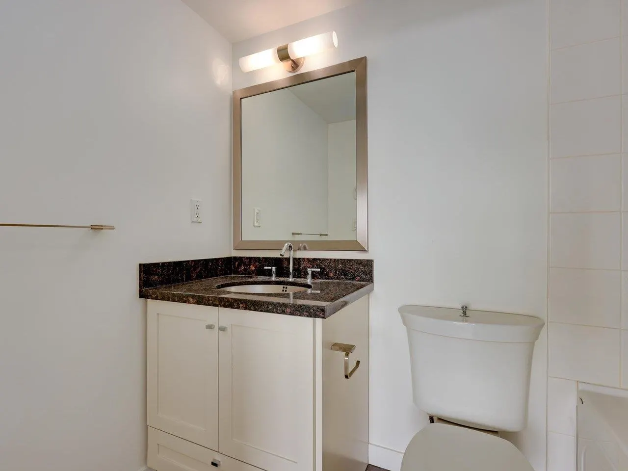 1607 1 Renaissance Square