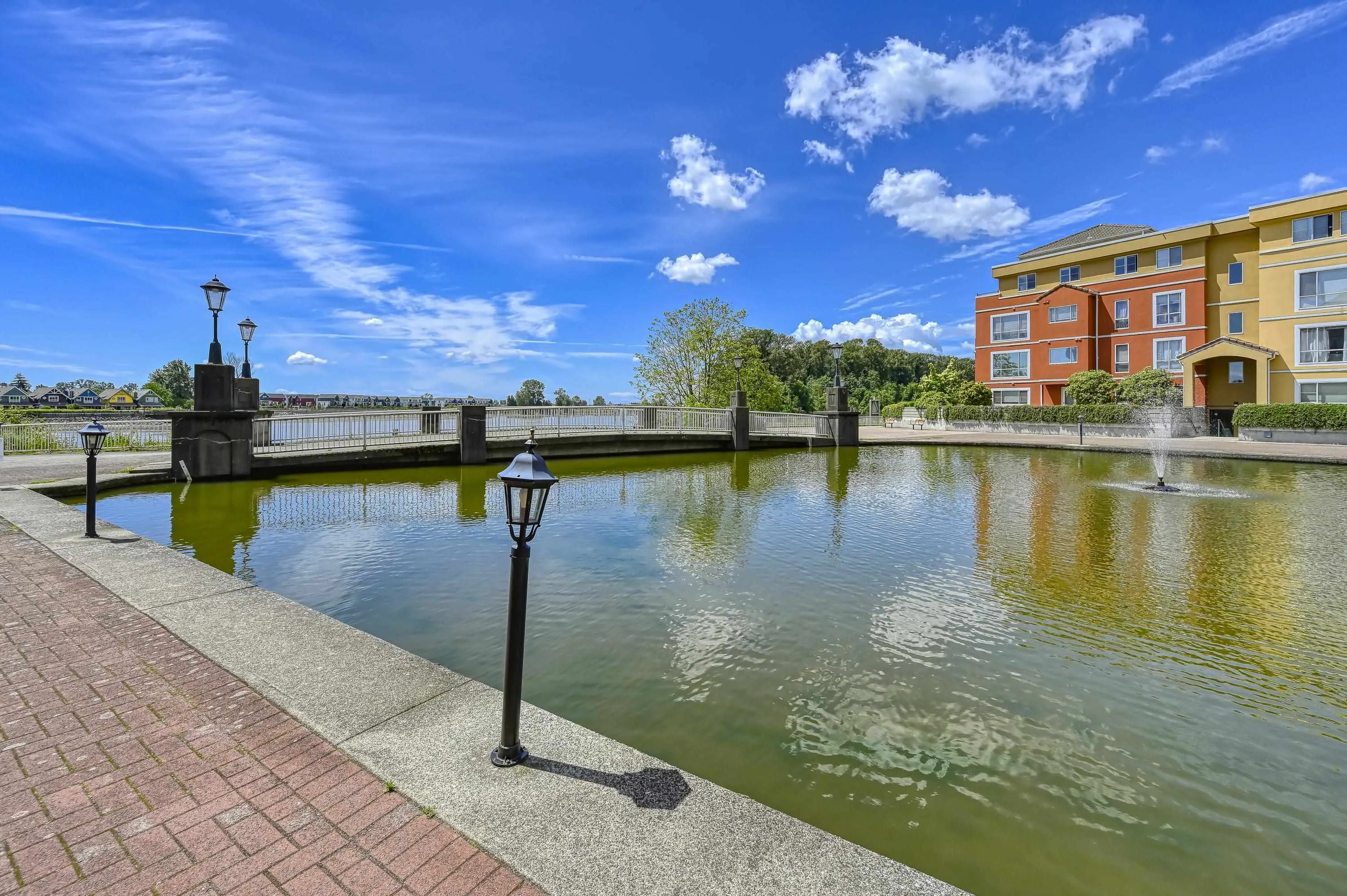 1607 1 Renaissance Square