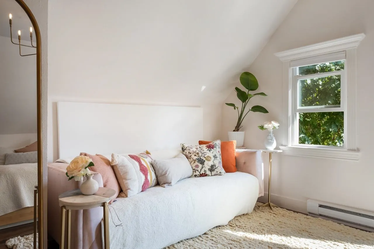 Peaches 524 E 12th Avenue
