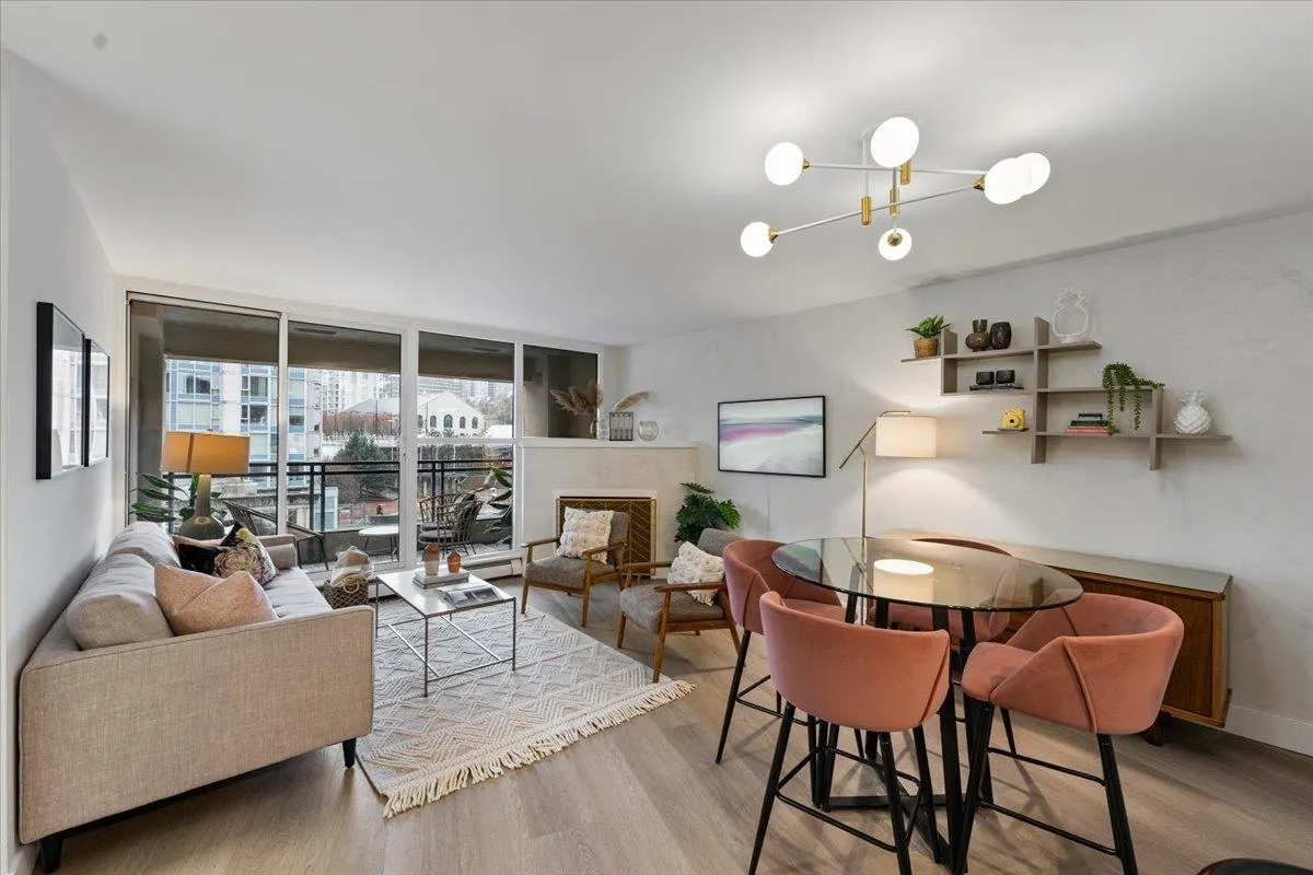 407 183 Keefer Place