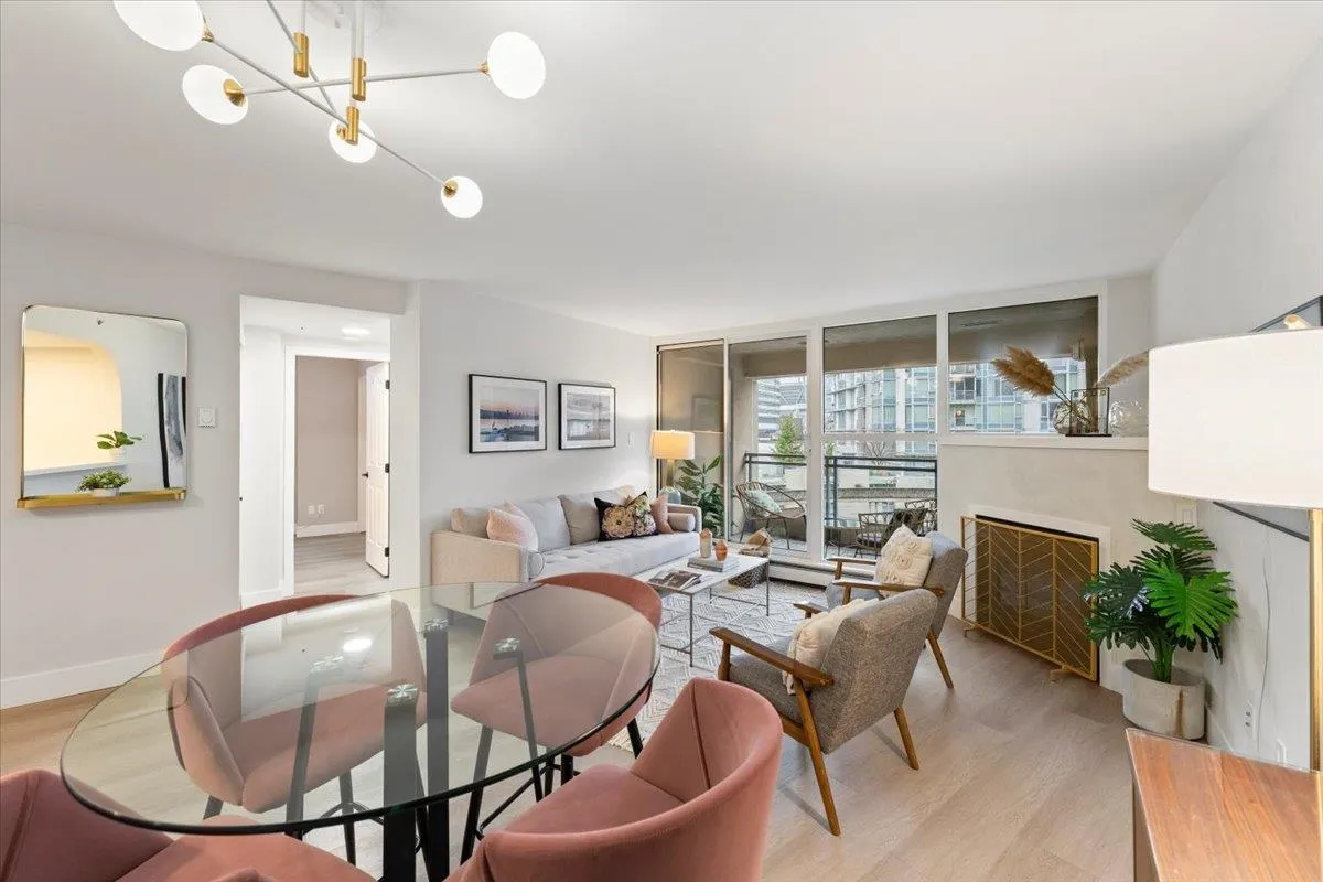 407 183 Keefer Place