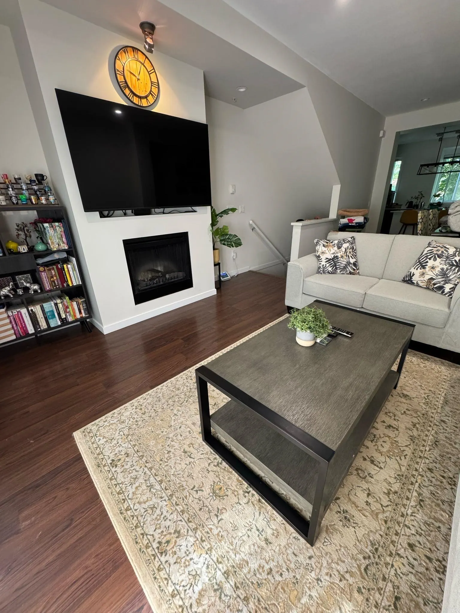 21 2418 Avon Place