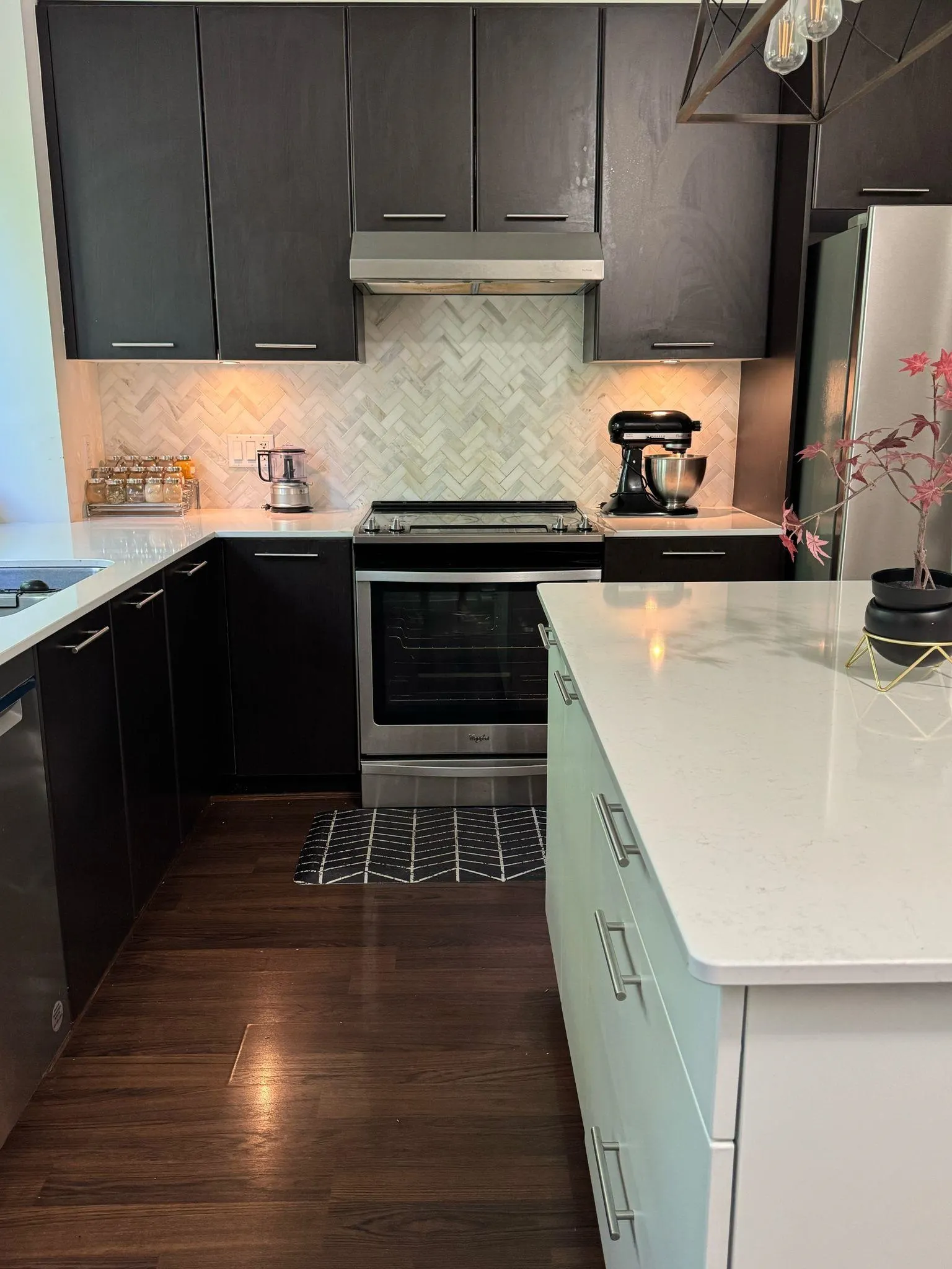 21 2418 Avon Place