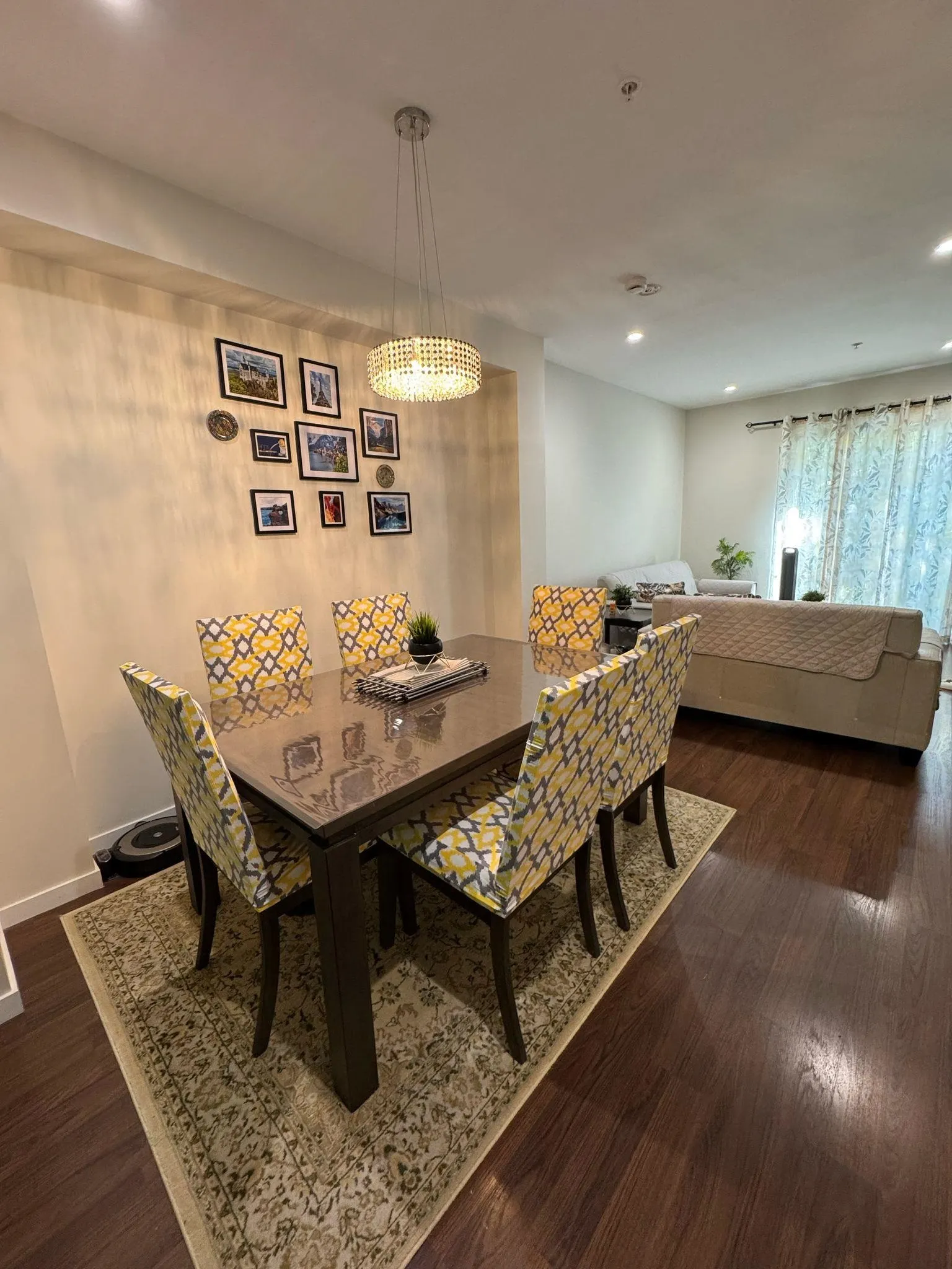 21 2418 Avon Place