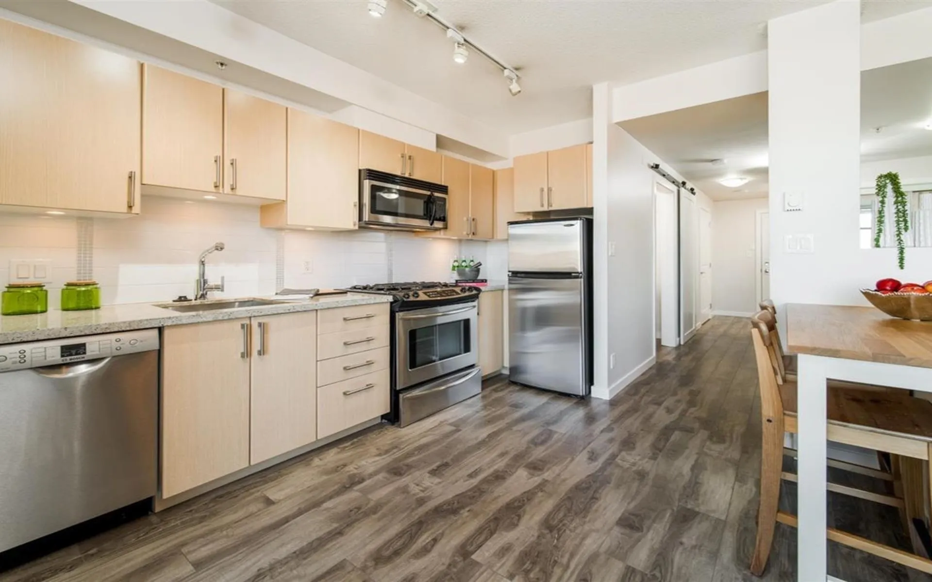 207 1068 W Broadwy