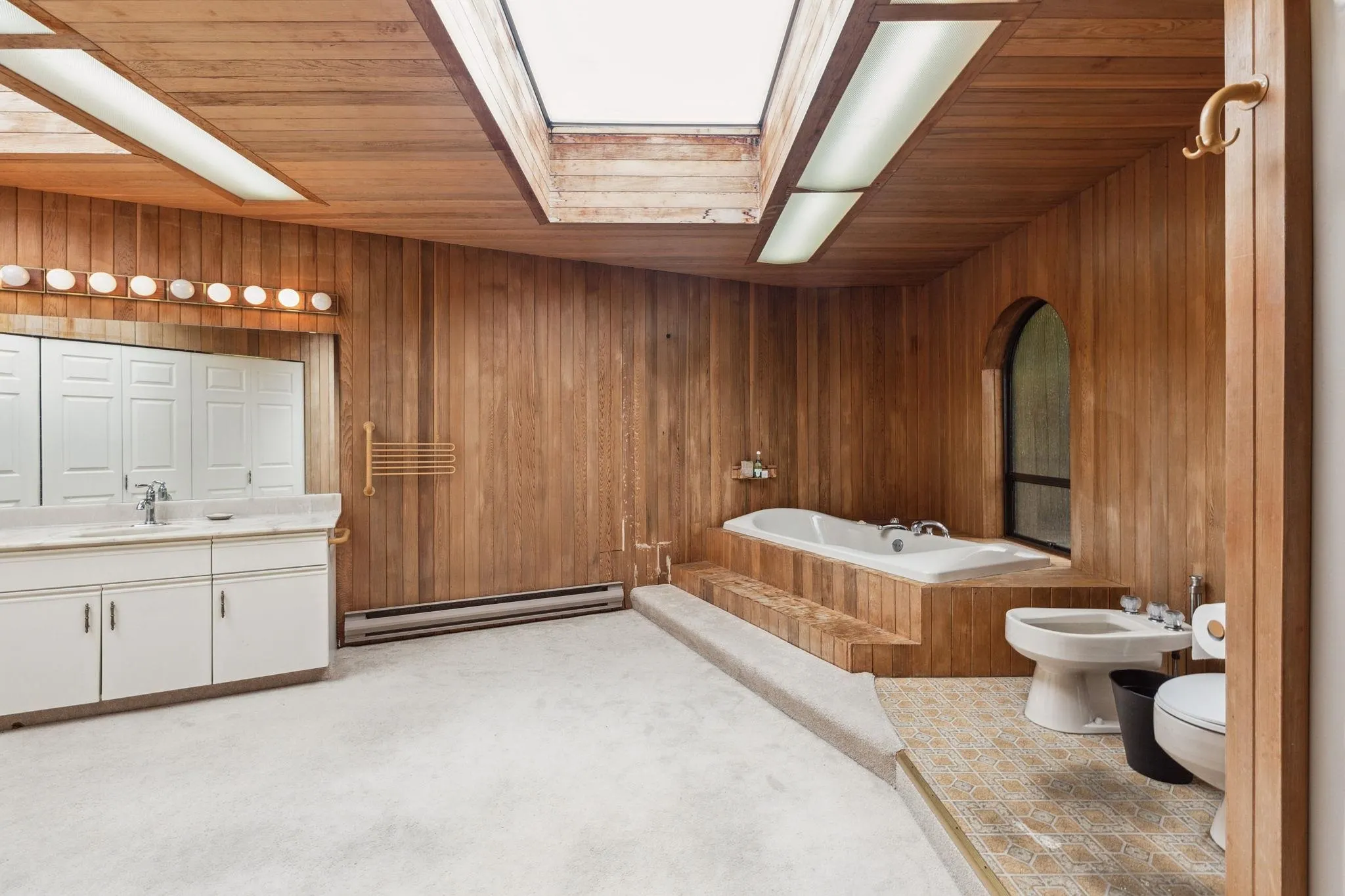 4523 King Edward Place