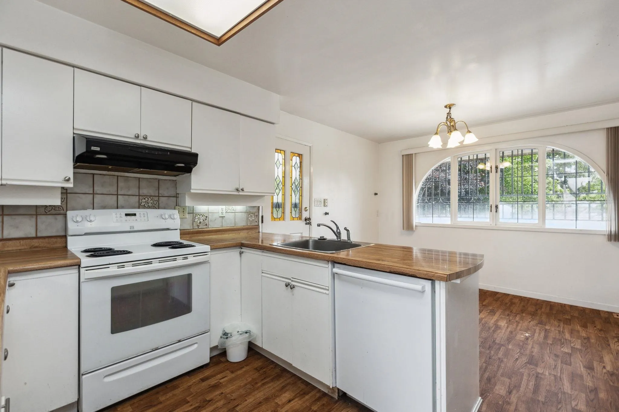 4523 King Edward Place