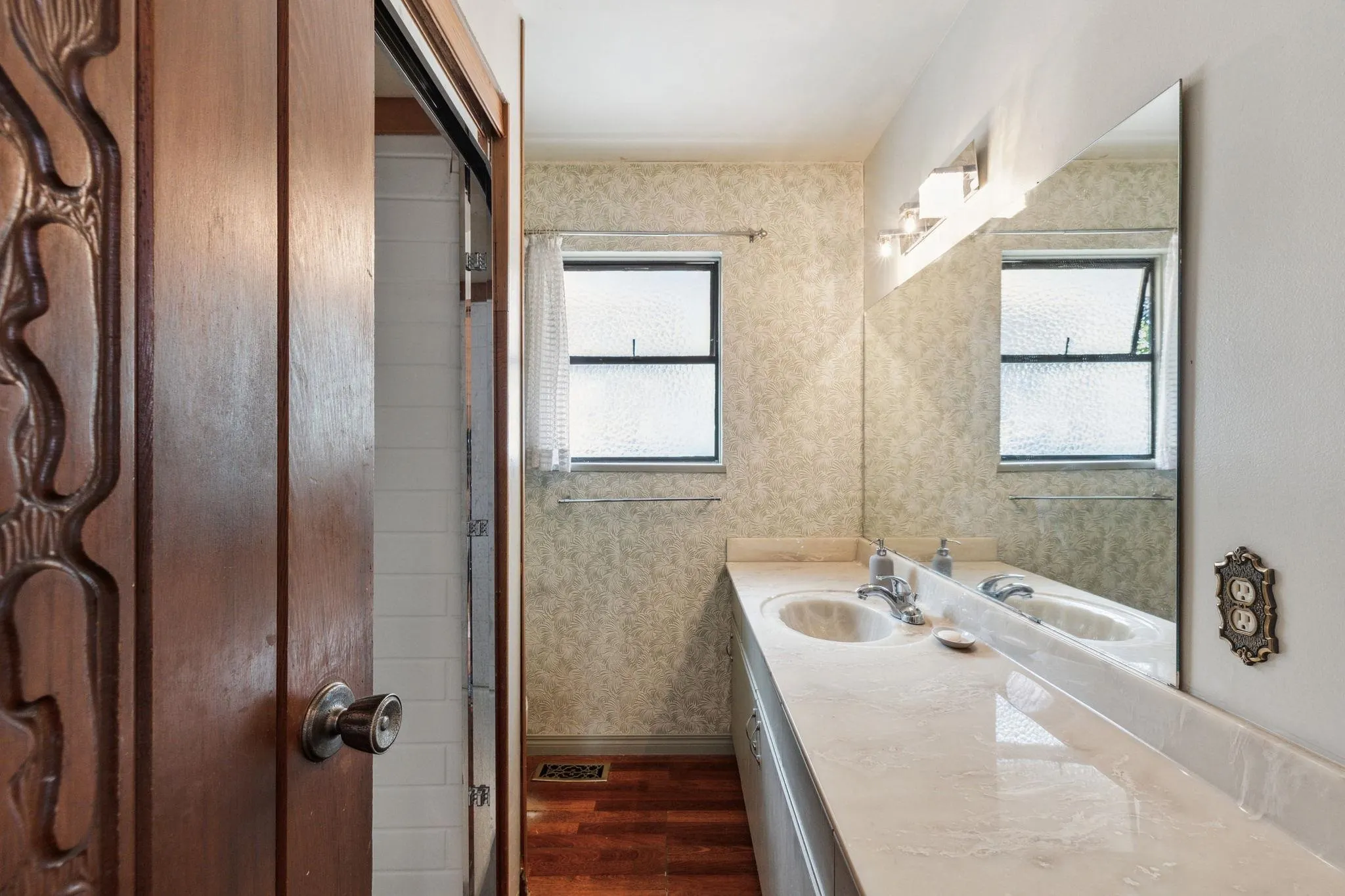 4523 King Edward Place