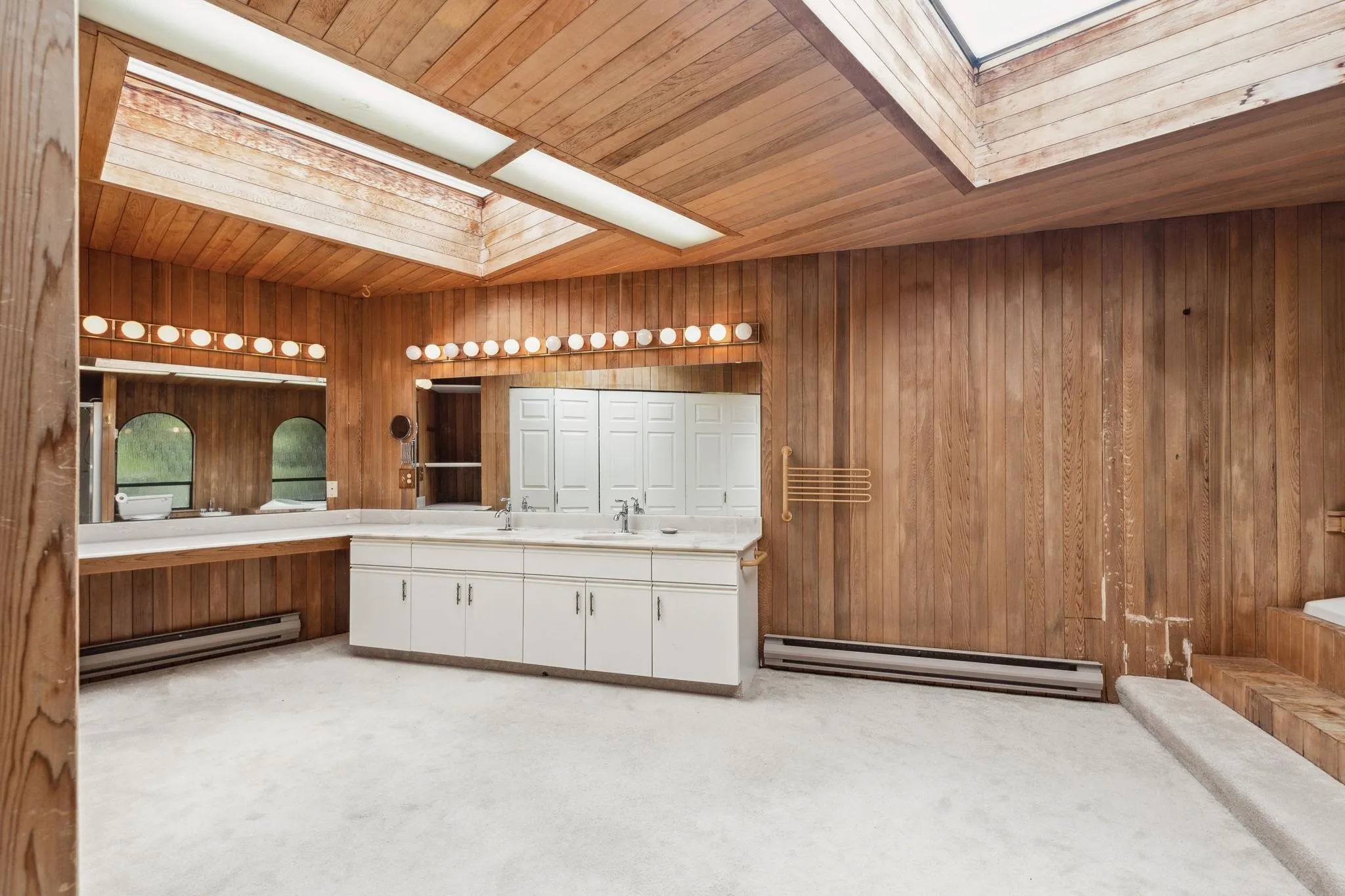 4523 King Edward Place