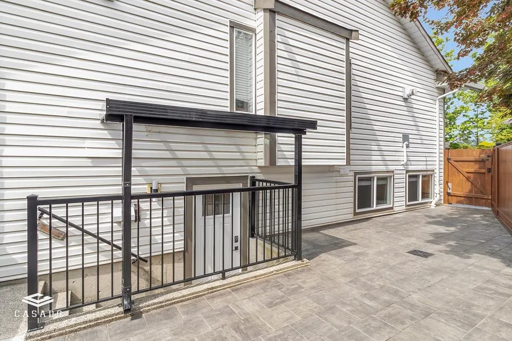 1225 Royal Court