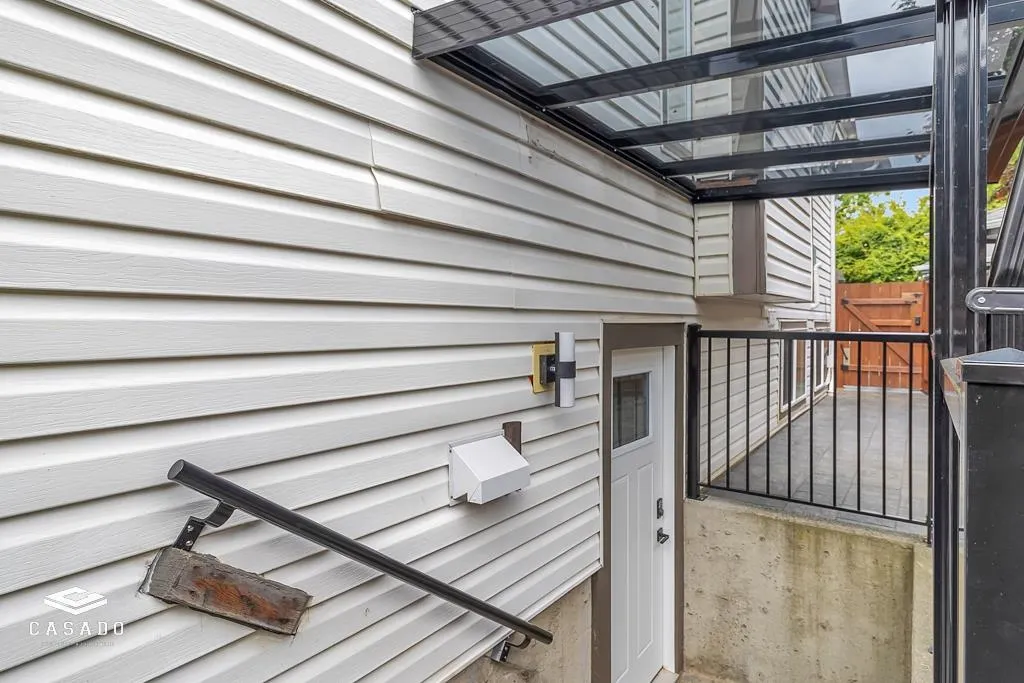 1225 Royal Court