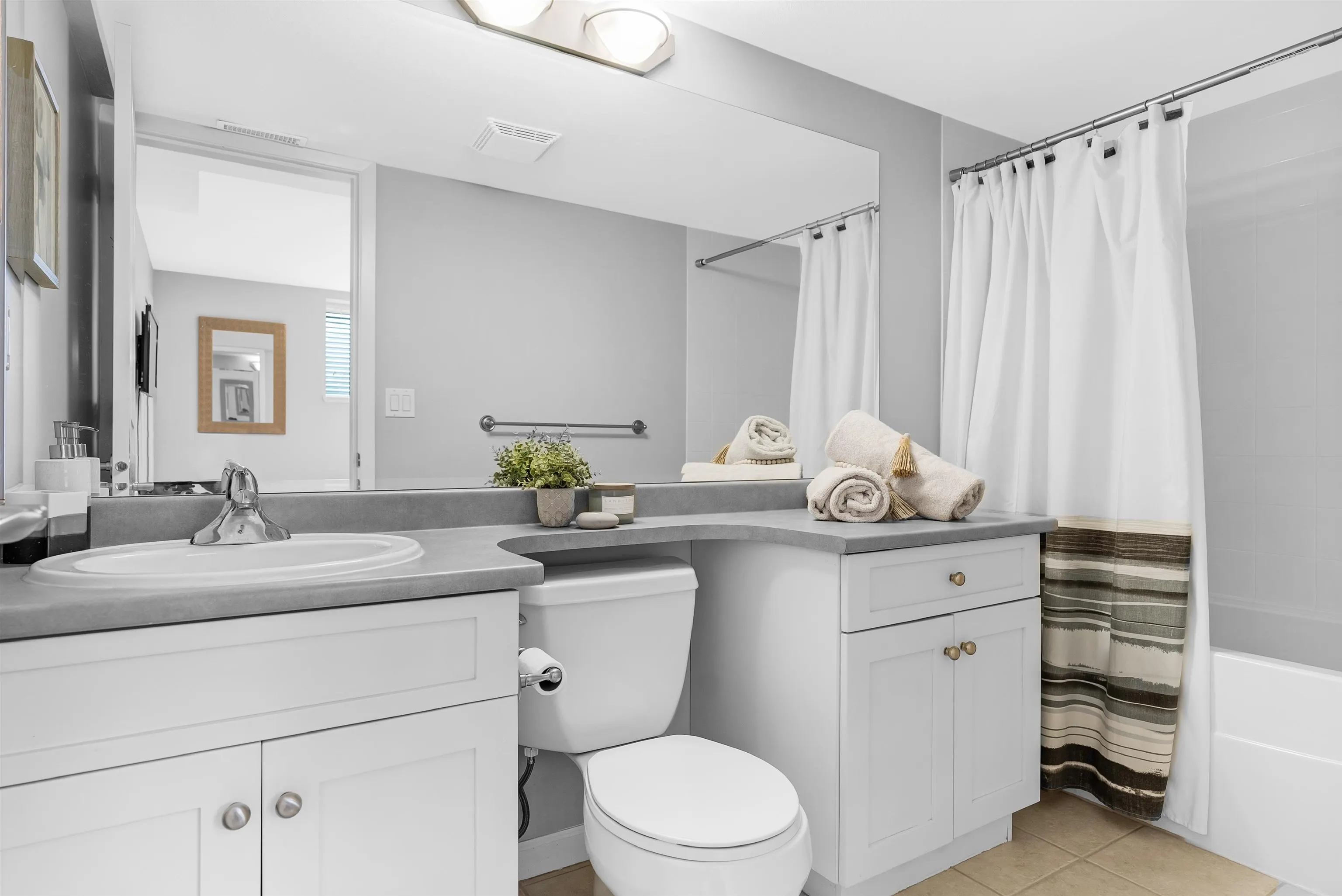 5 3363 Rosemary Heights Crescent