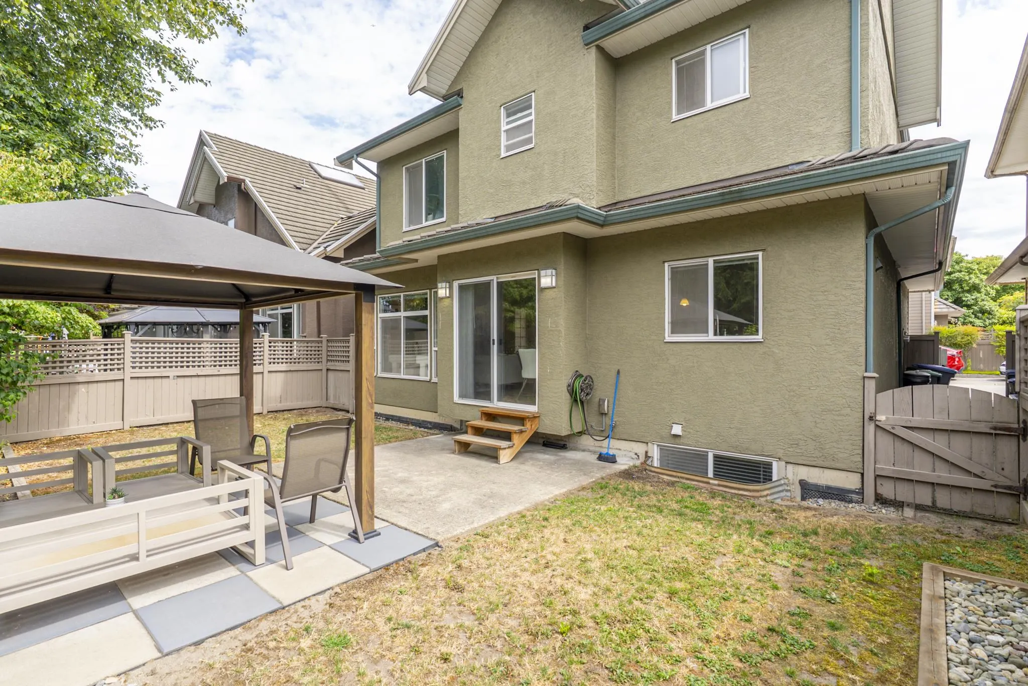 5 3363 Rosemary Heights Crescent