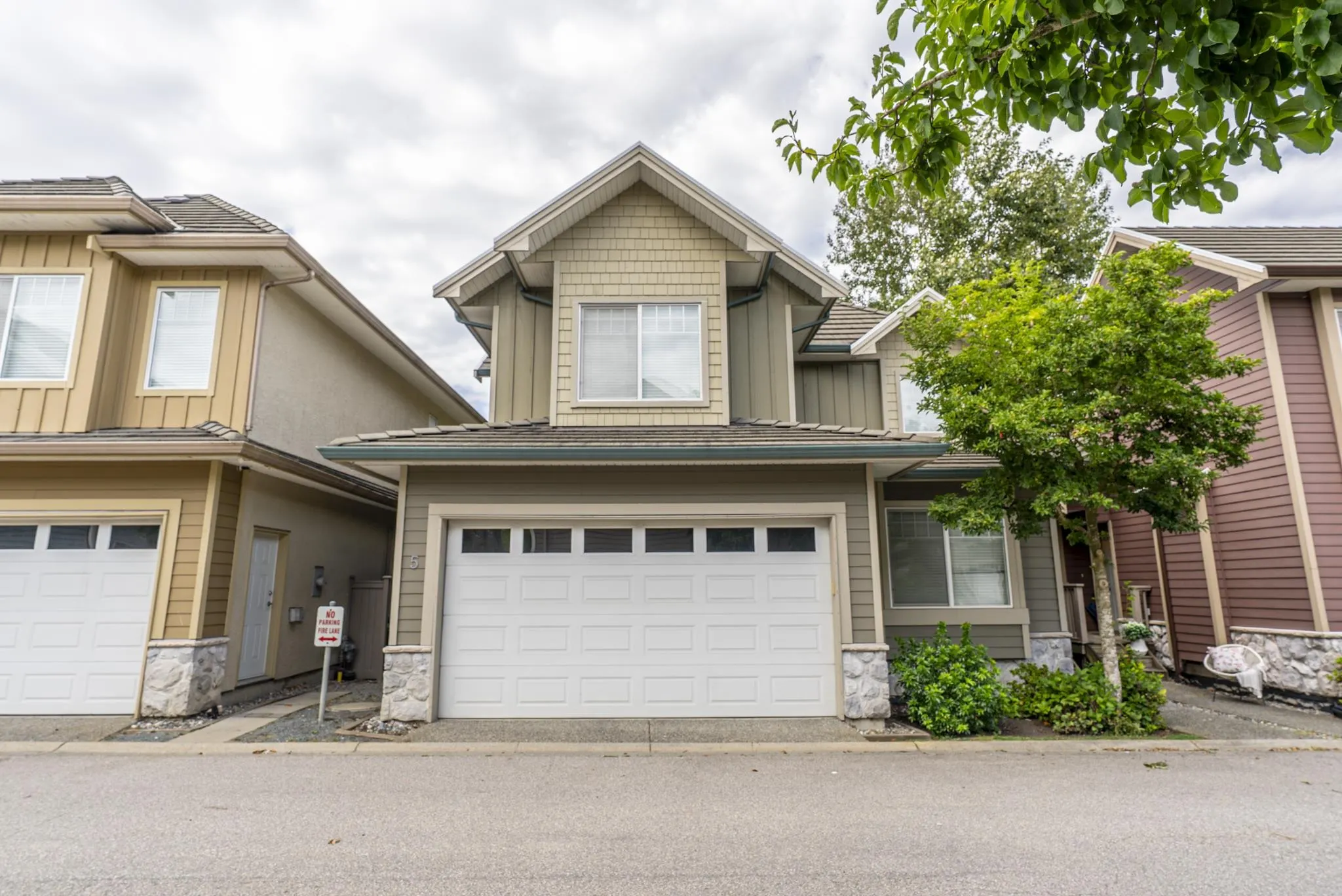 5 3363 Rosemary Heights Crescent