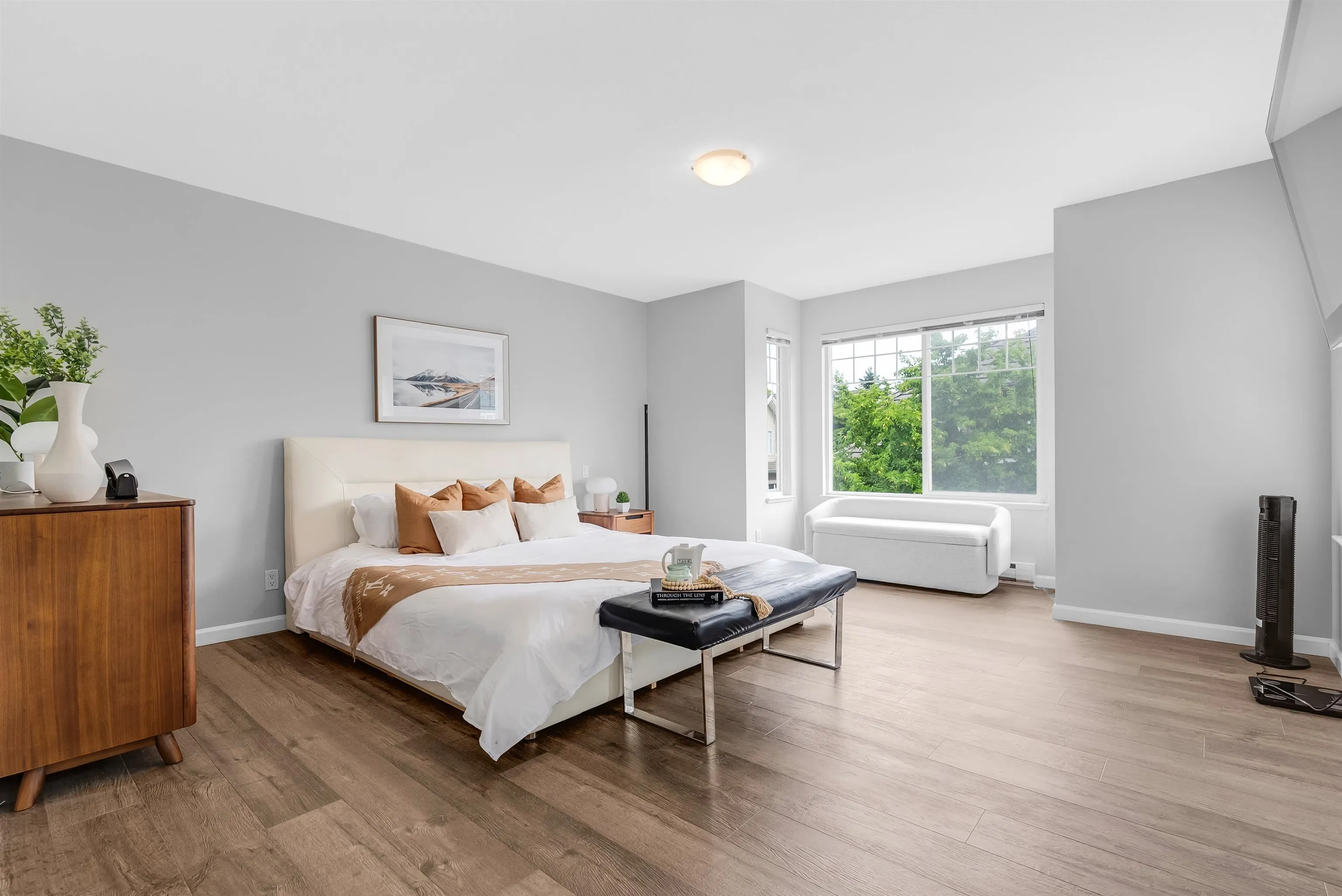 5 3363 Rosemary Heights Crescent