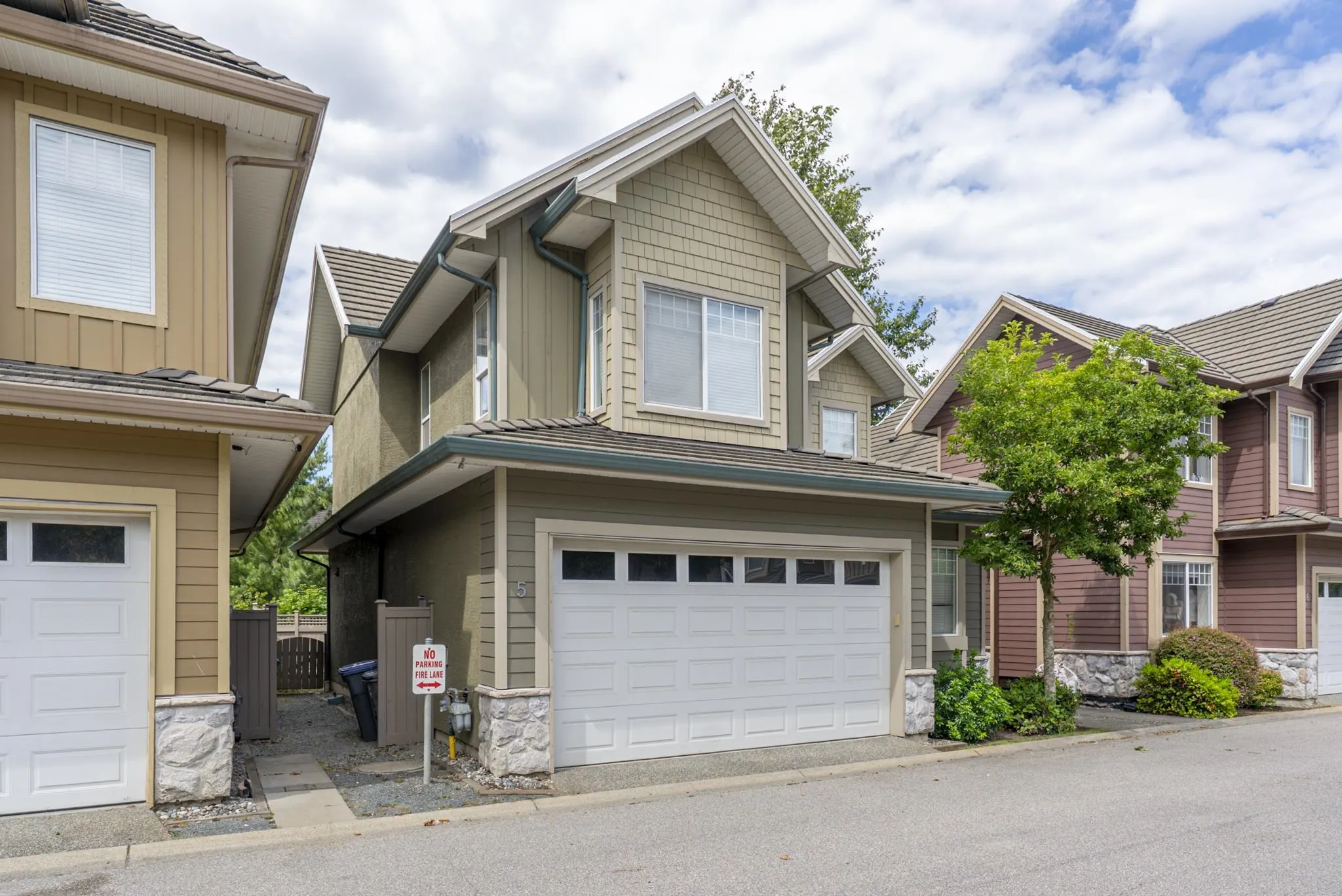 5 3363 Rosemary Heights Crescent