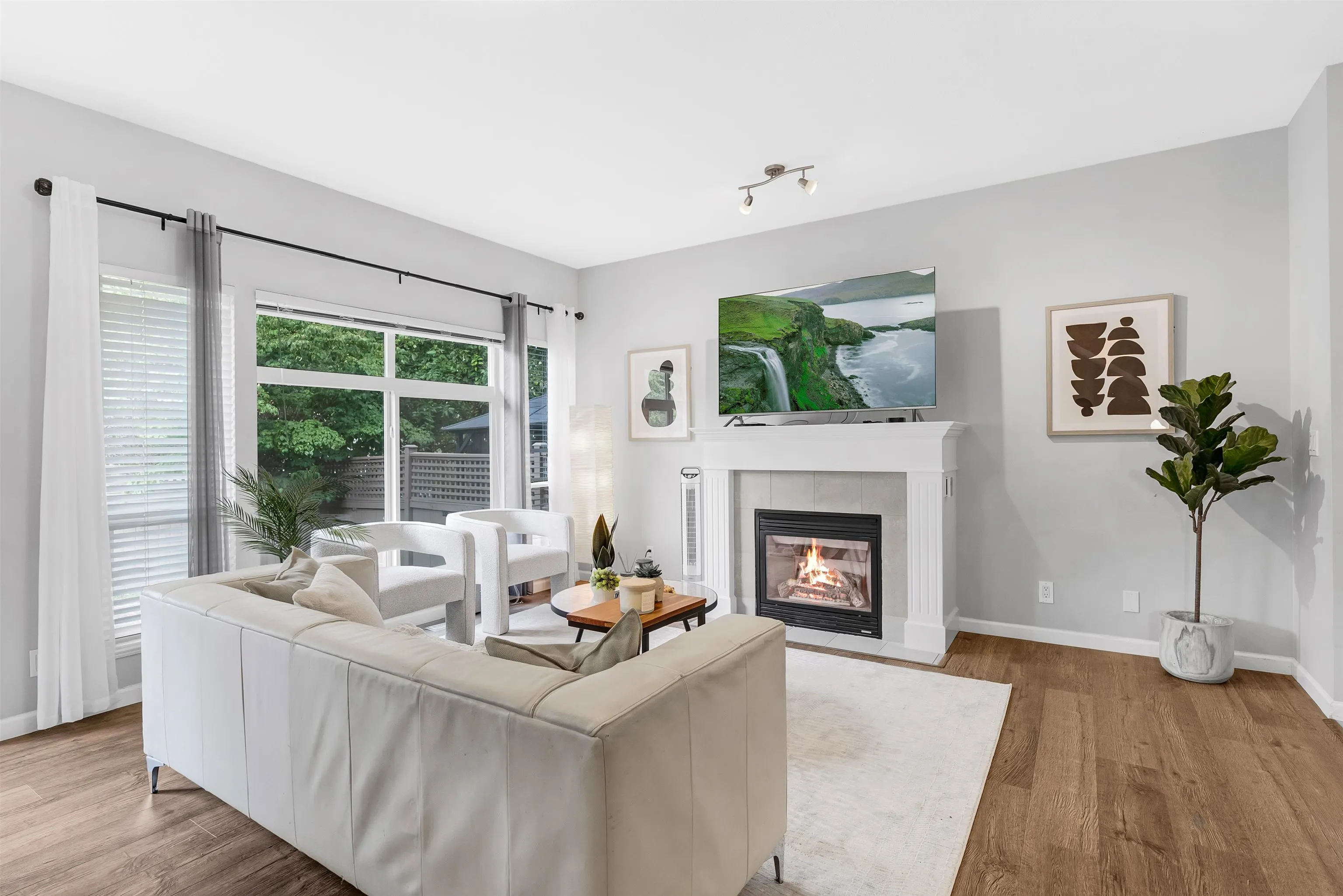5 3363 Rosemary Heights Crescent