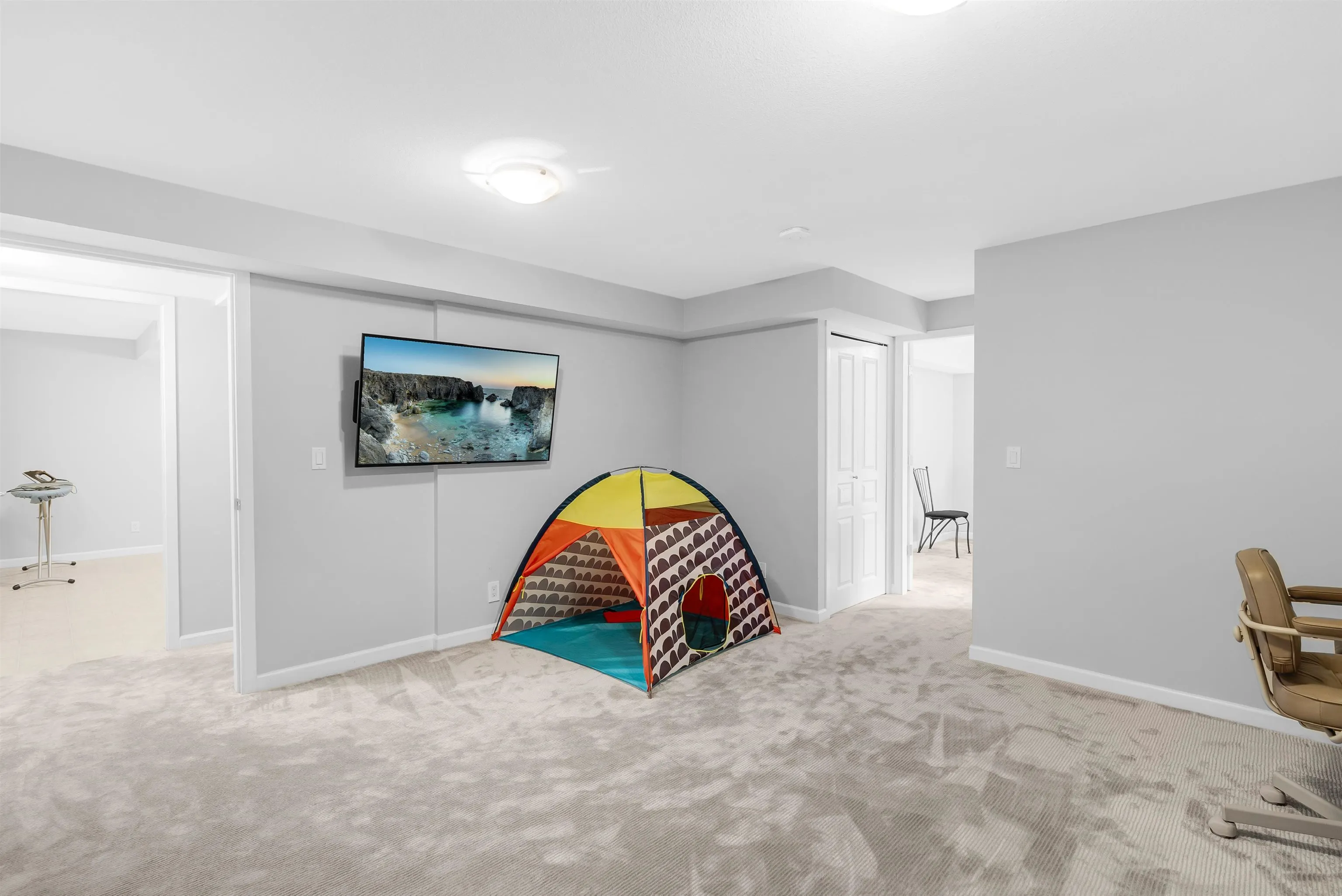 5 3363 Rosemary Heights Crescent