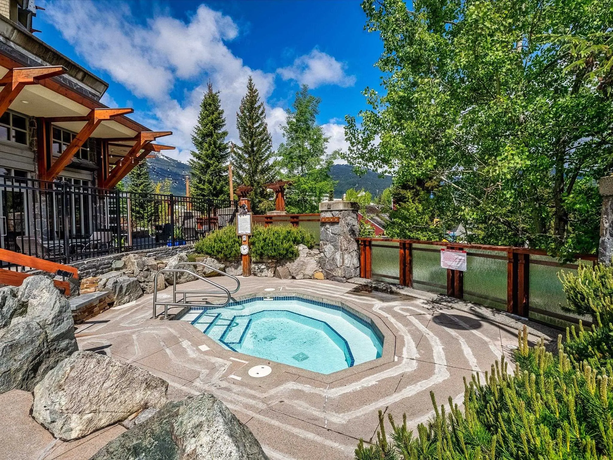 4417 4299 Blackcomb Way