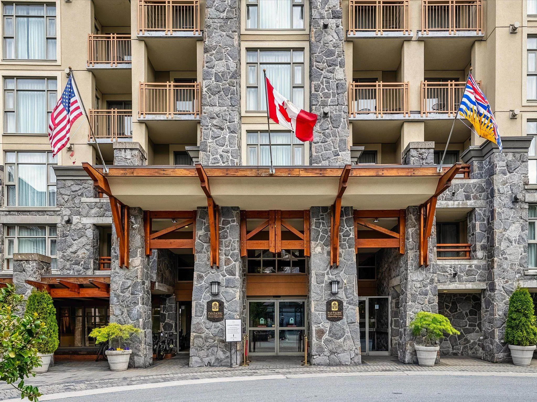 4417 4299 Blackcomb Way