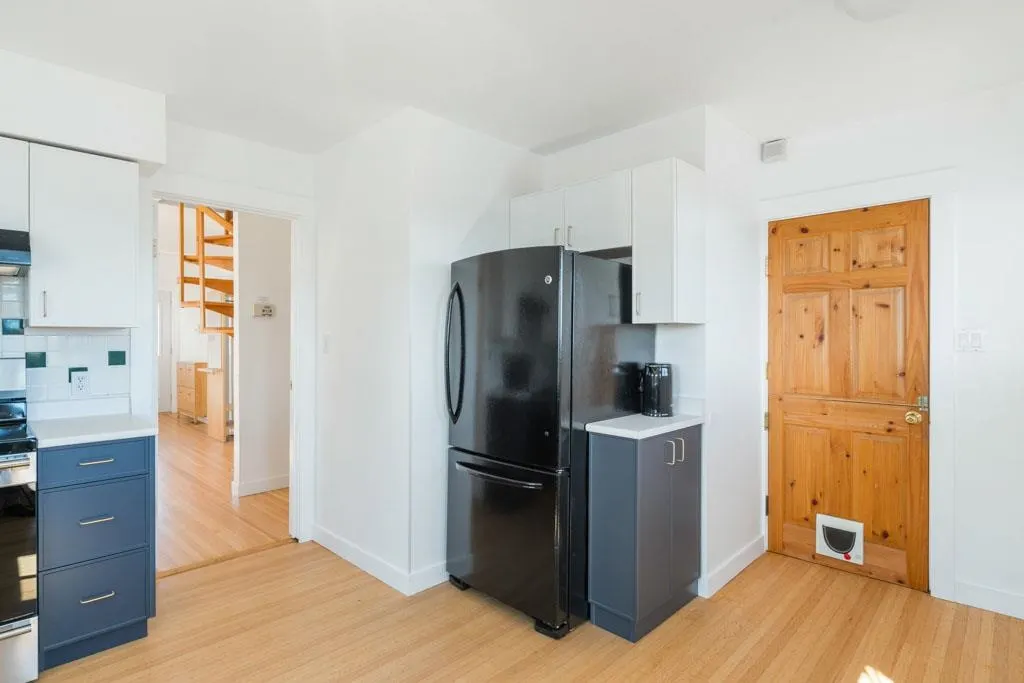 Main 340 E 56th Avenue
