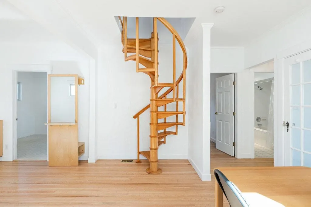 Main 340 E 56th Avenue