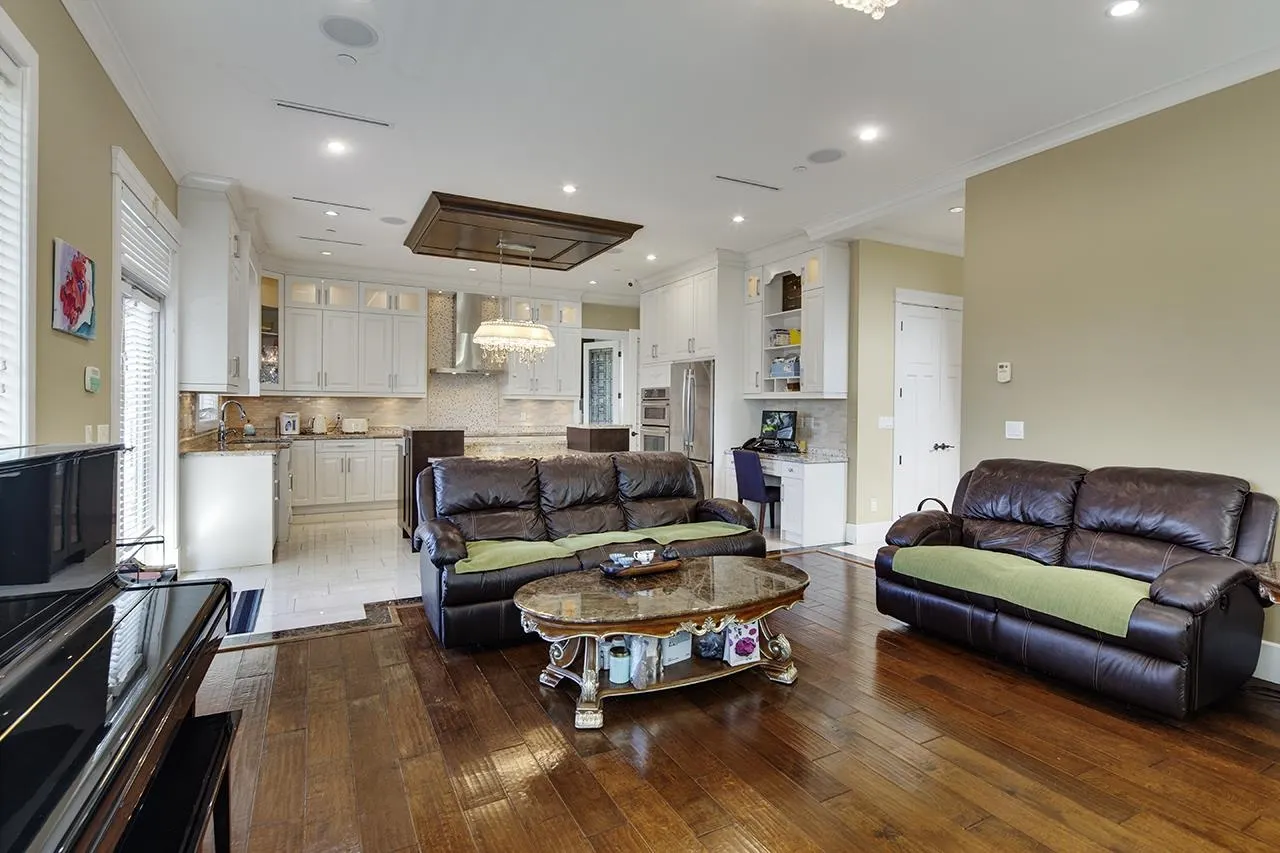 2168 W 16th Avenue
