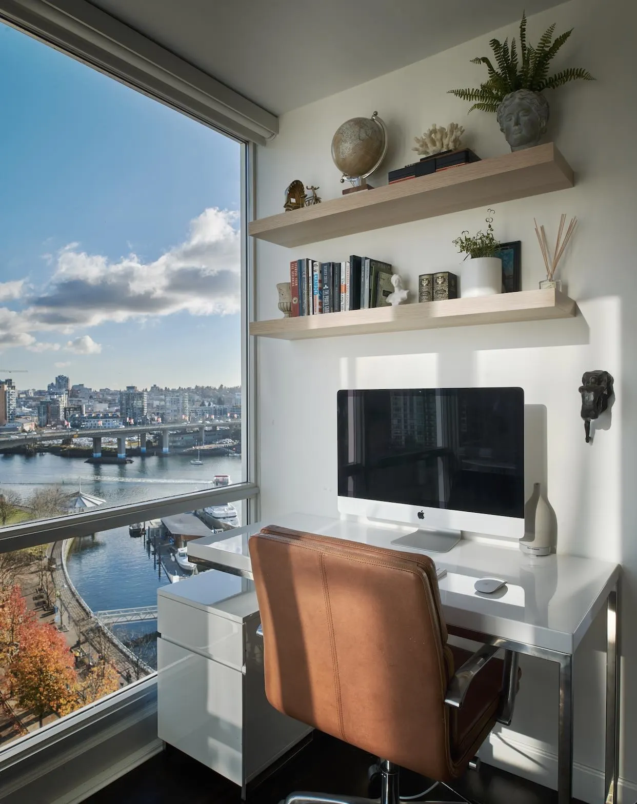 1077 Marinaside Crescent