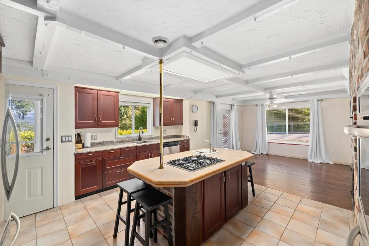 986 Porter Street