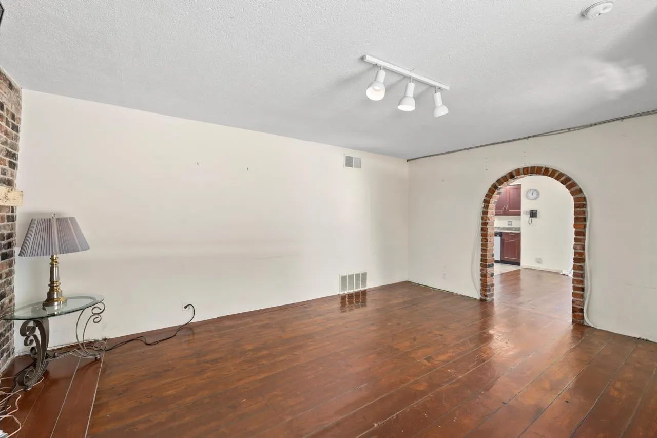 986 Porter Street