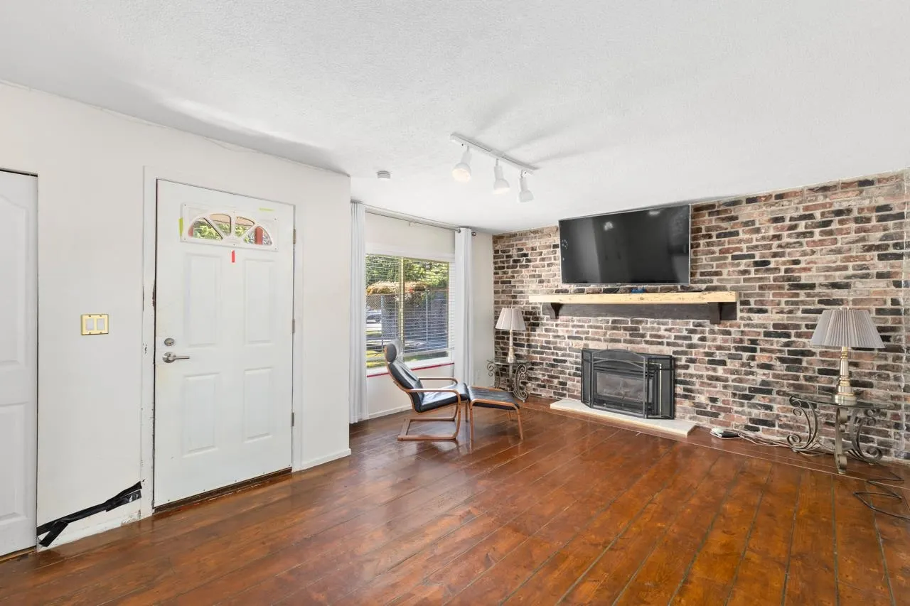 986 Porter Street