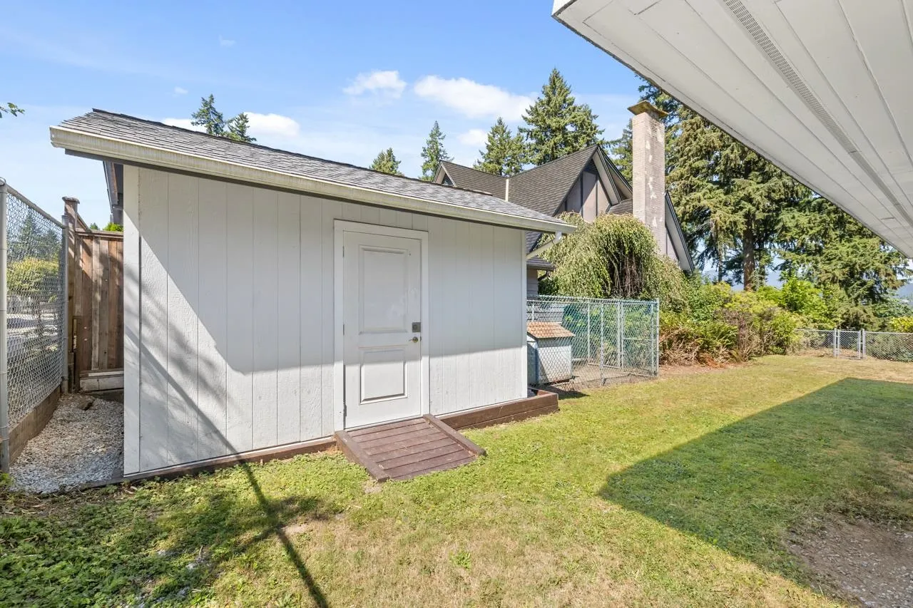 986 Porter Street