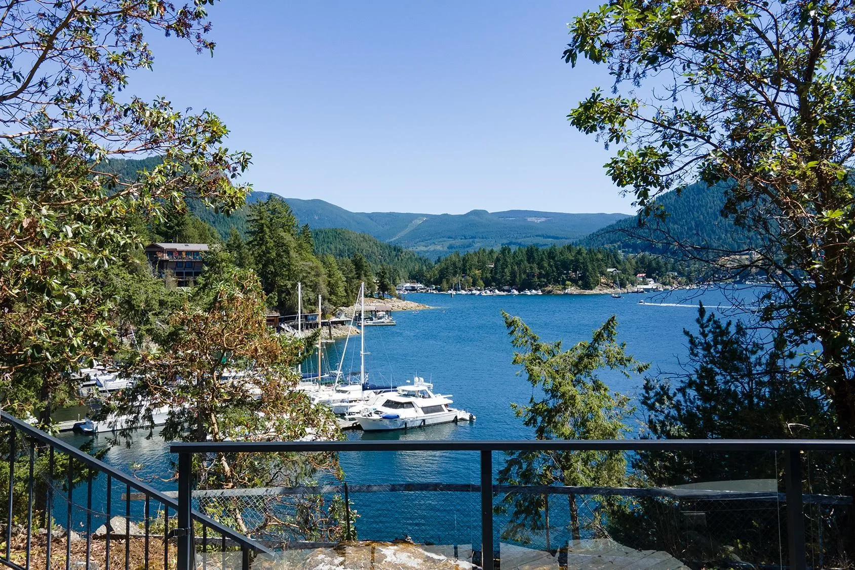 22 4622 Sinclair Bay Road