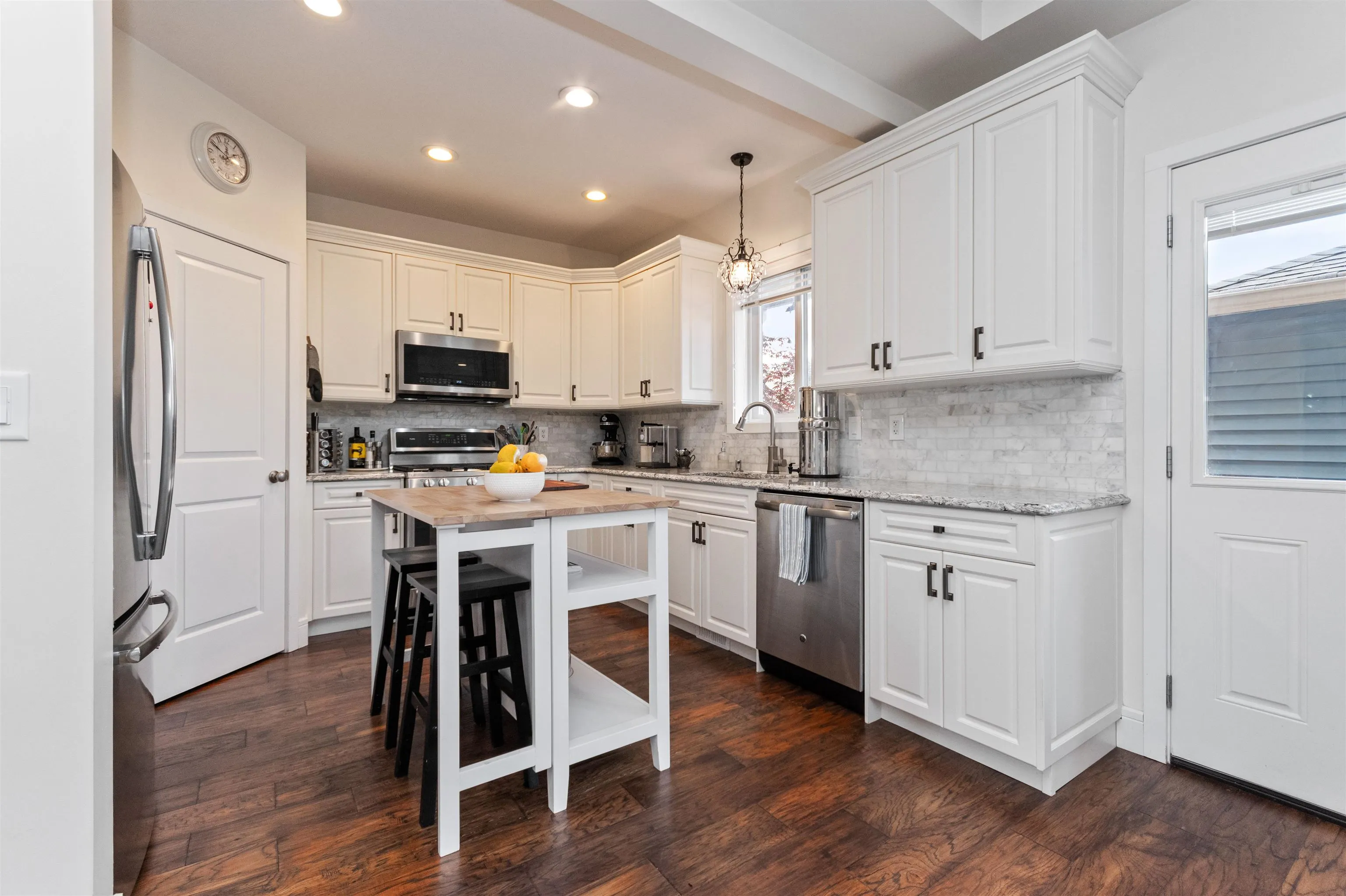 1516 Mackay Crescent
