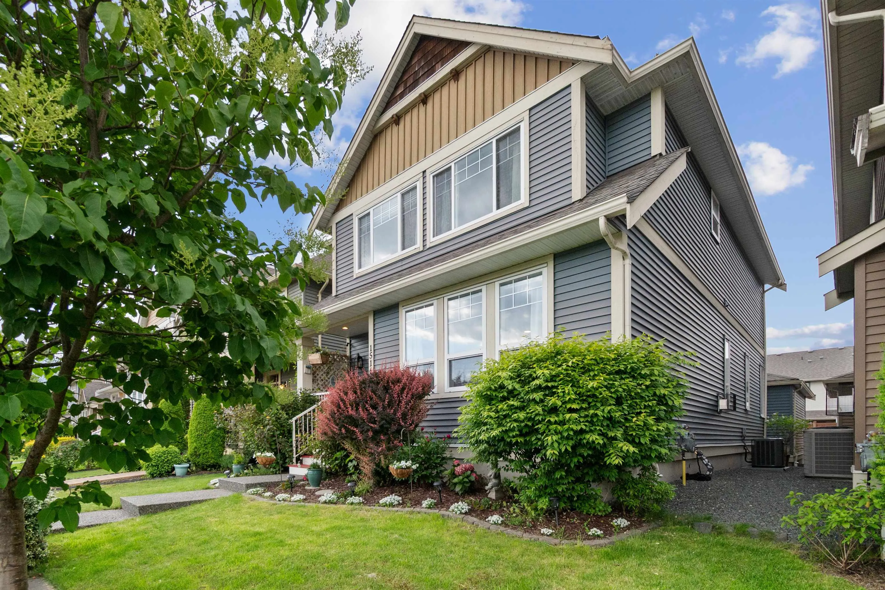 1516 Mackay Crescent