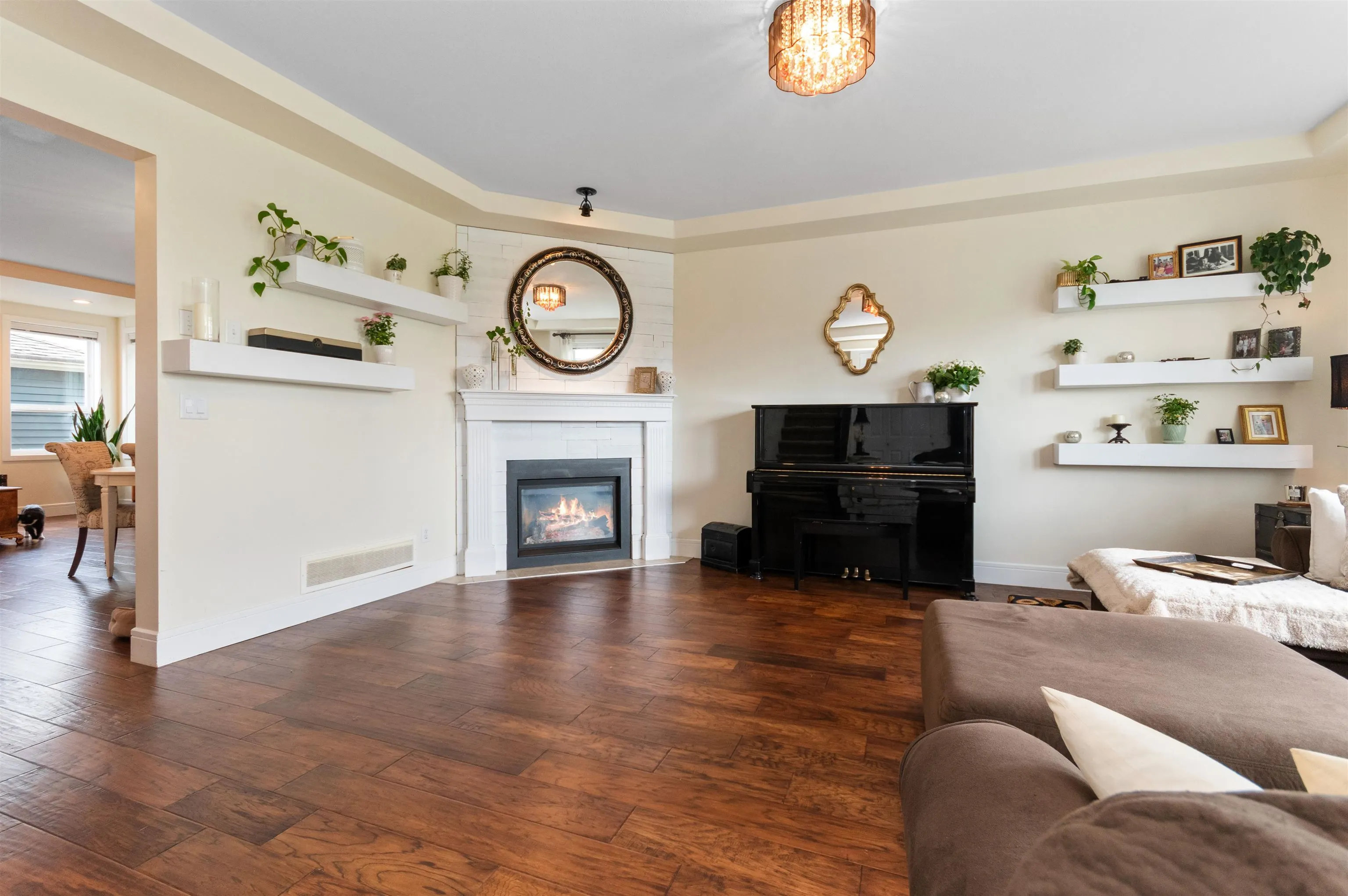 1516 Mackay Crescent