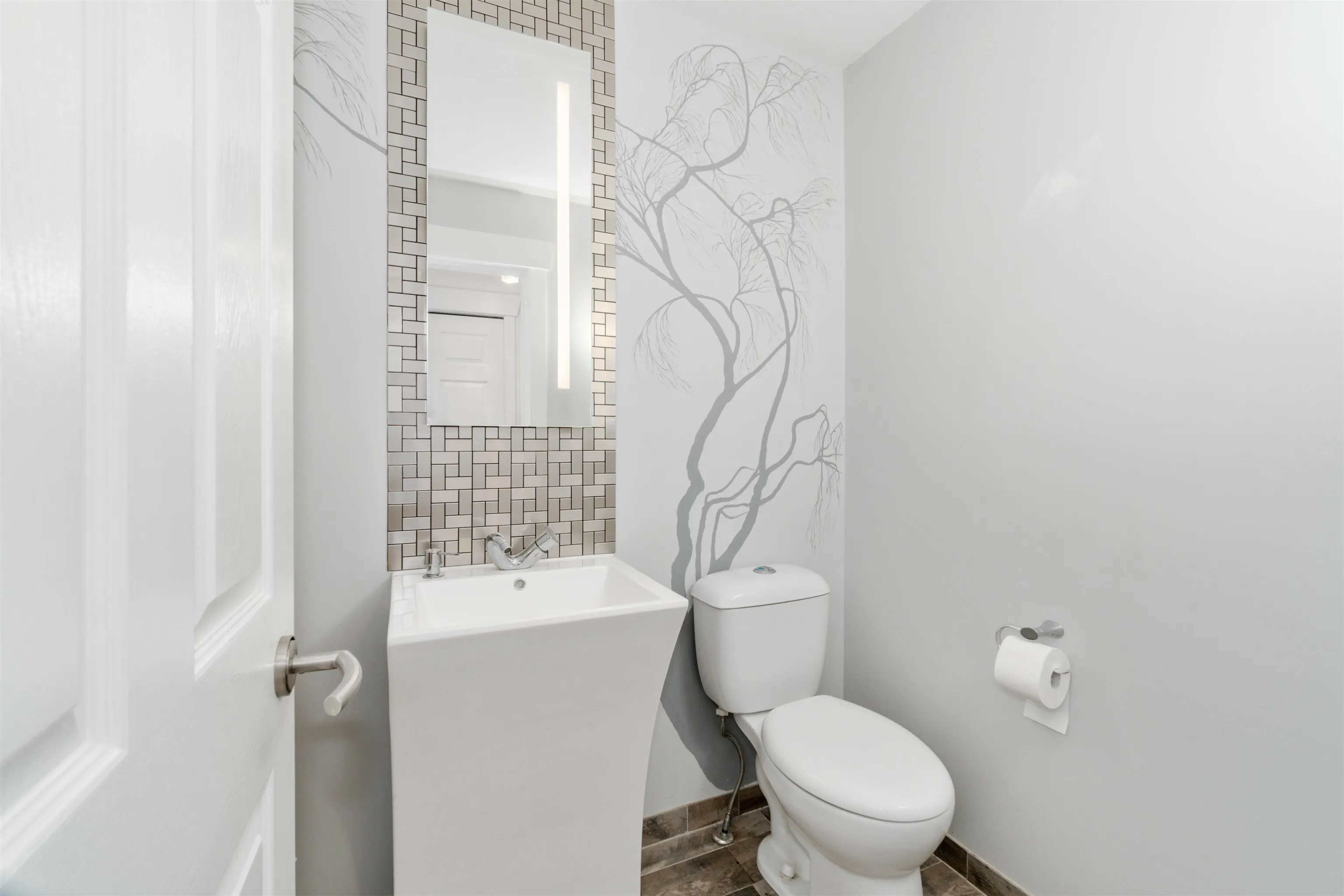 1633 Plateau Crescent