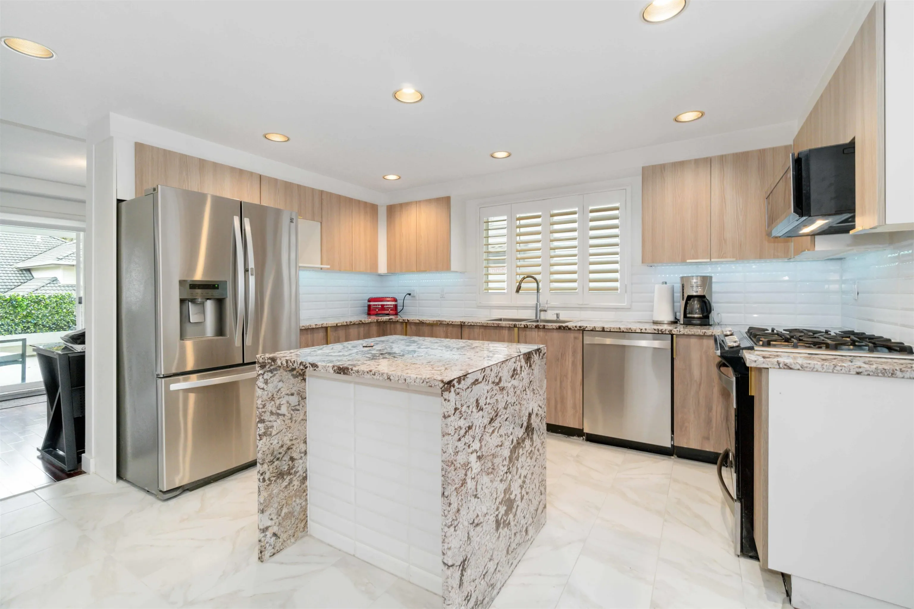 1633 Plateau Crescent