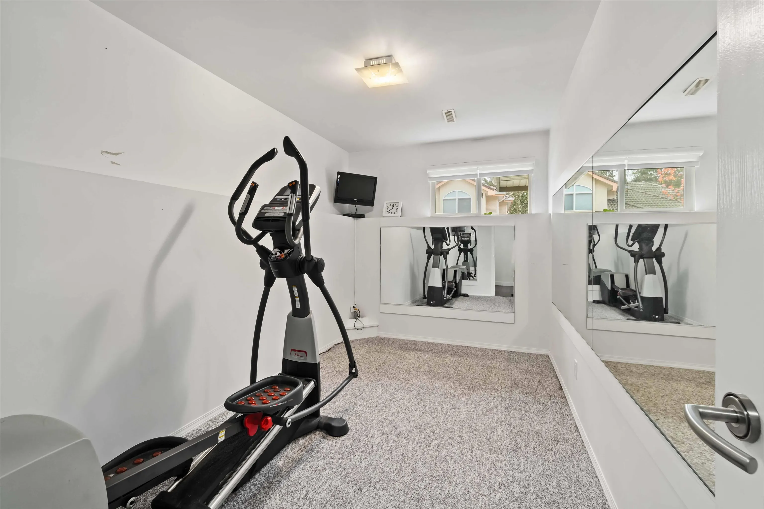 1633 Plateau Crescent