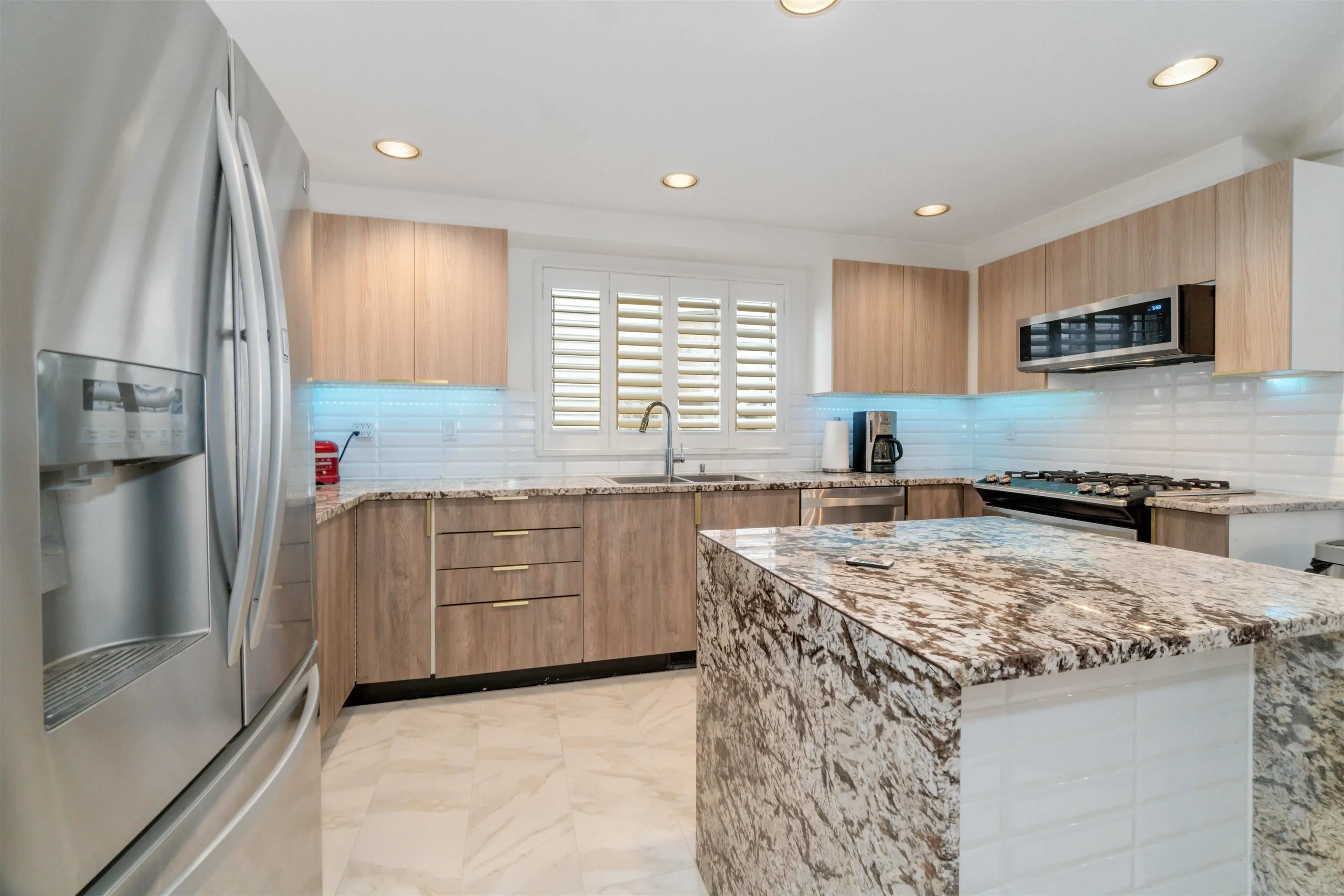 1633 Plateau Crescent