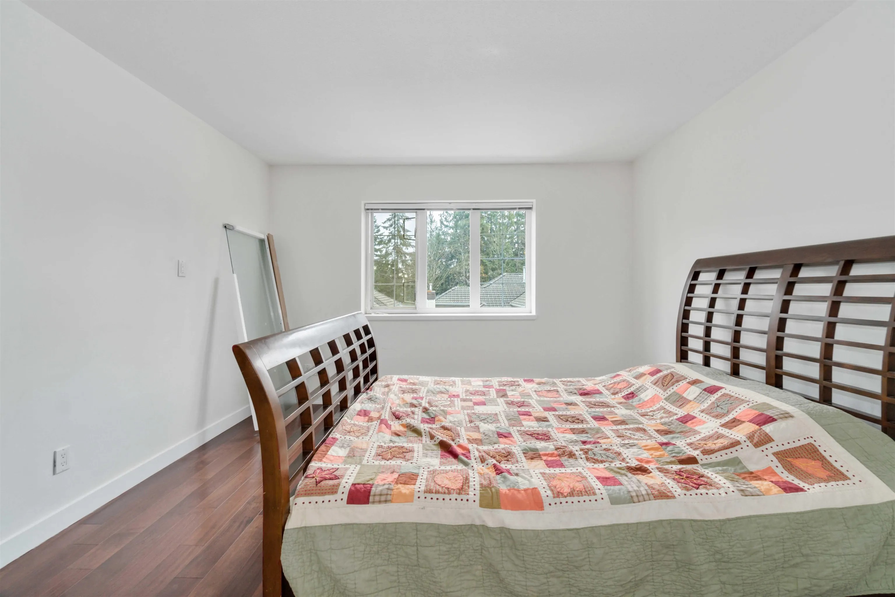 1633 Plateau Crescent