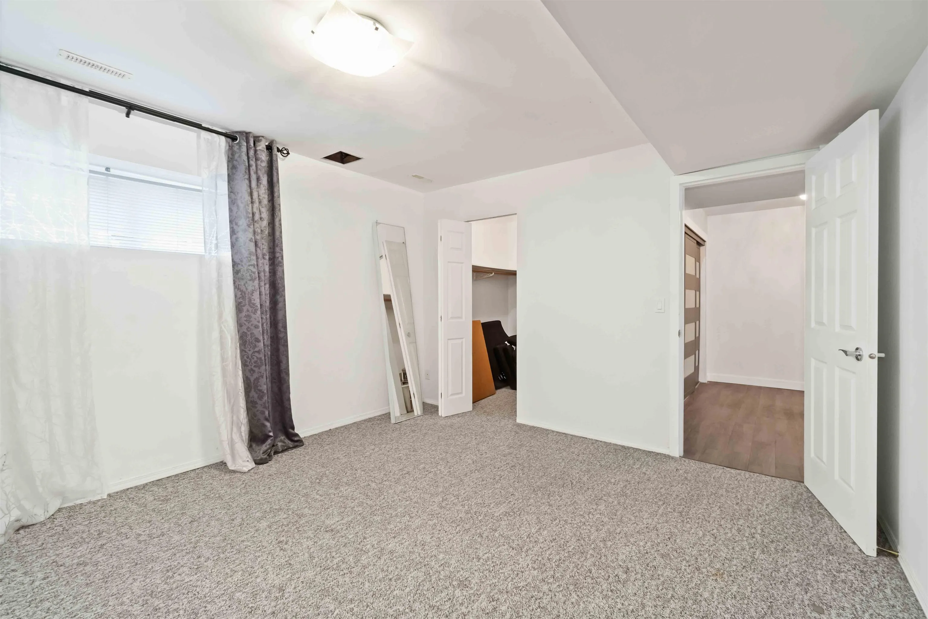 1633 Plateau Crescent