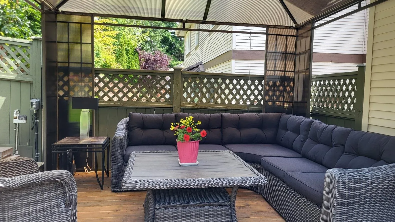 1633 Plateau Crescent
