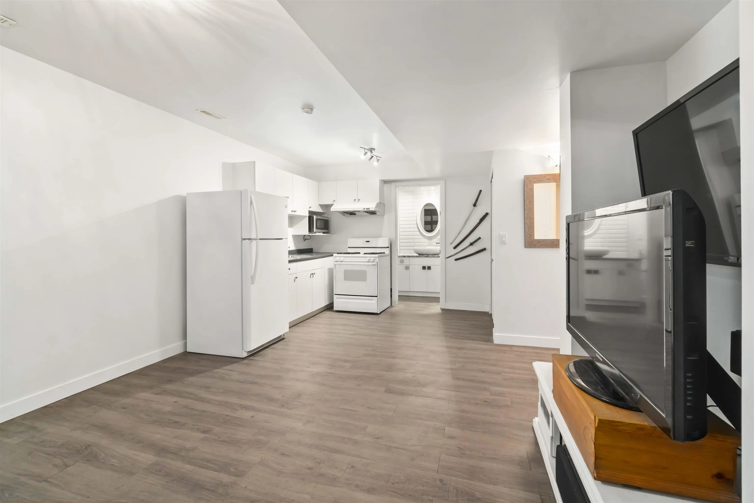 1633 Plateau Crescent