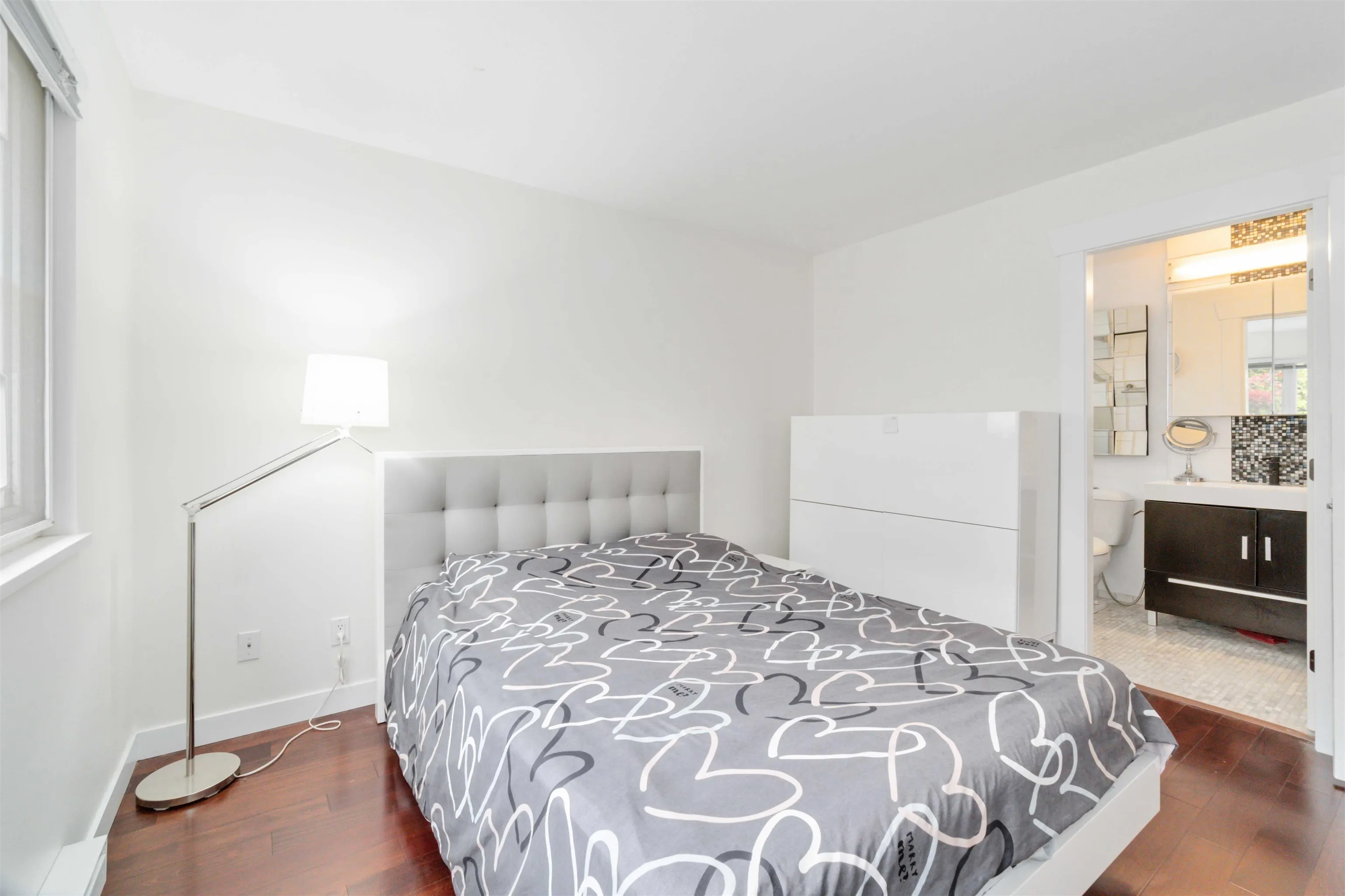 1633 Plateau Crescent