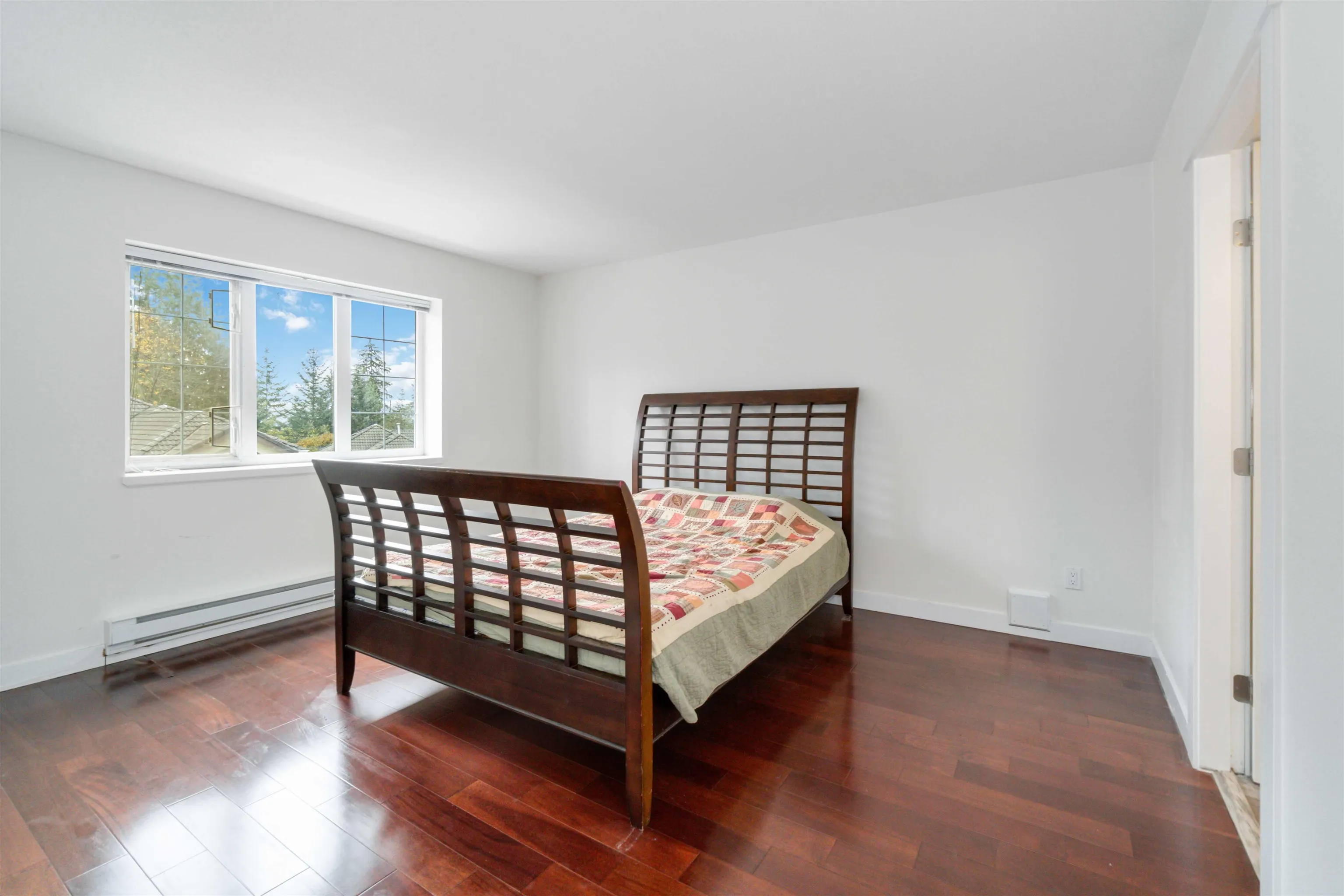 1633 Plateau Crescent