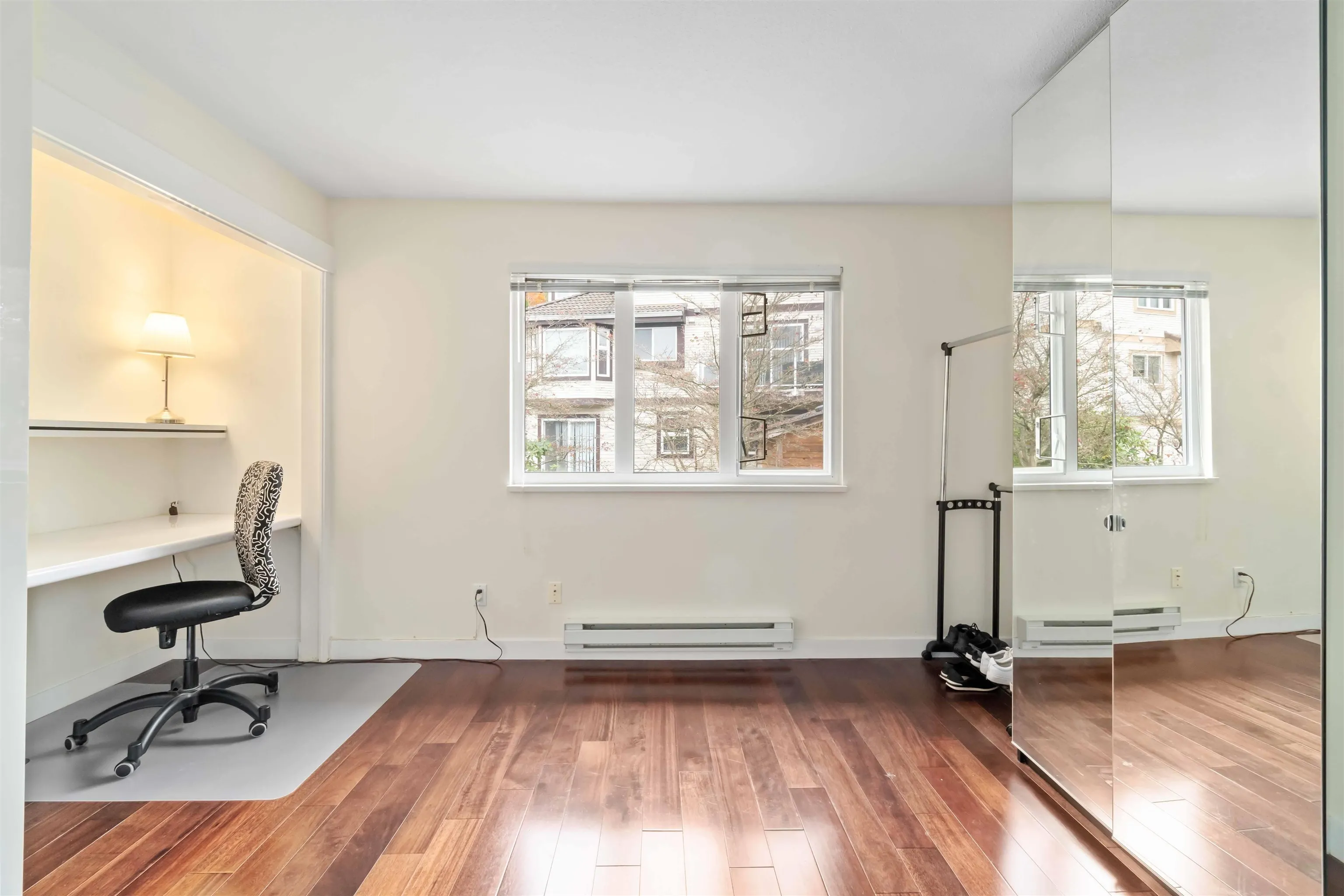 1633 Plateau Crescent