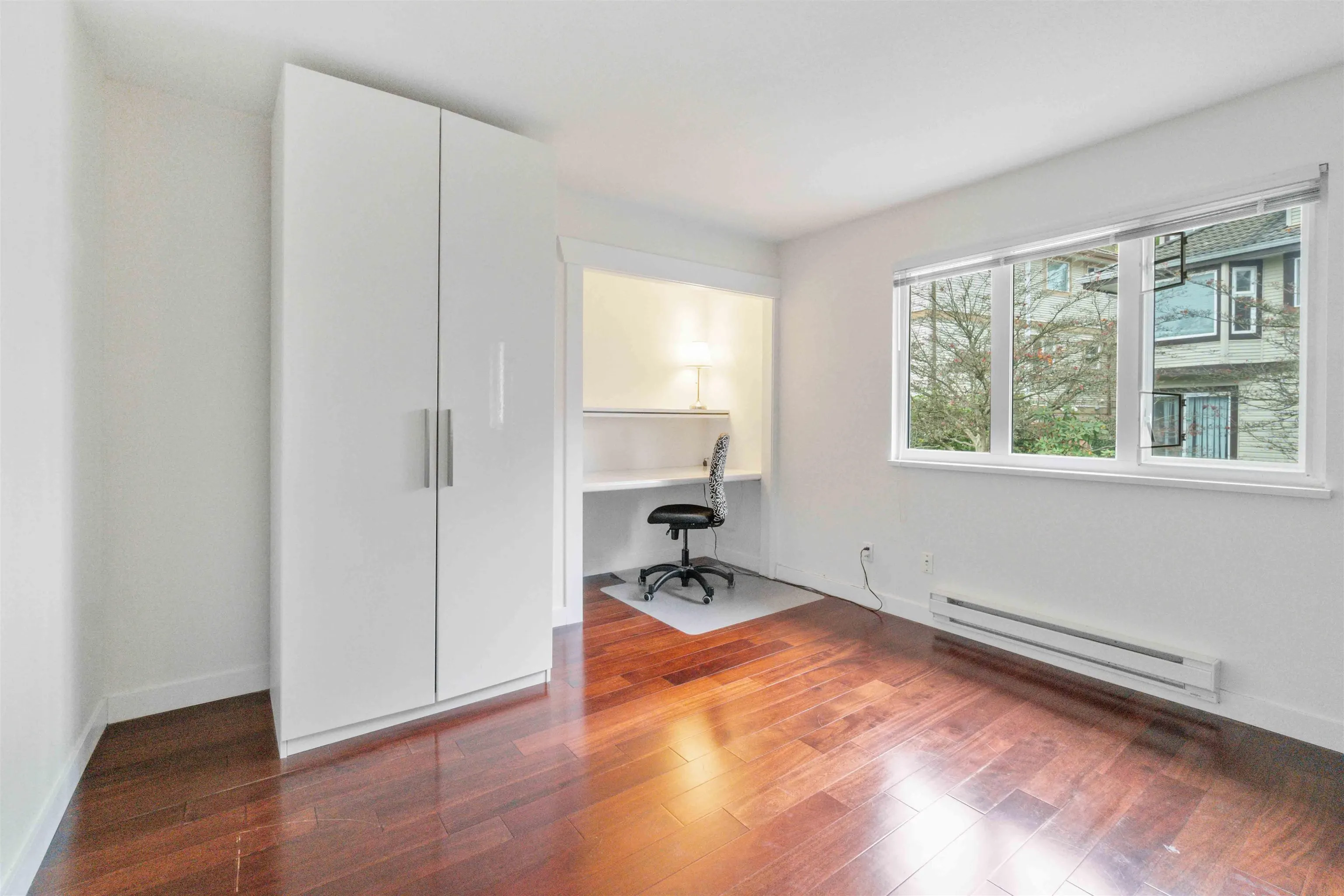 1633 Plateau Crescent