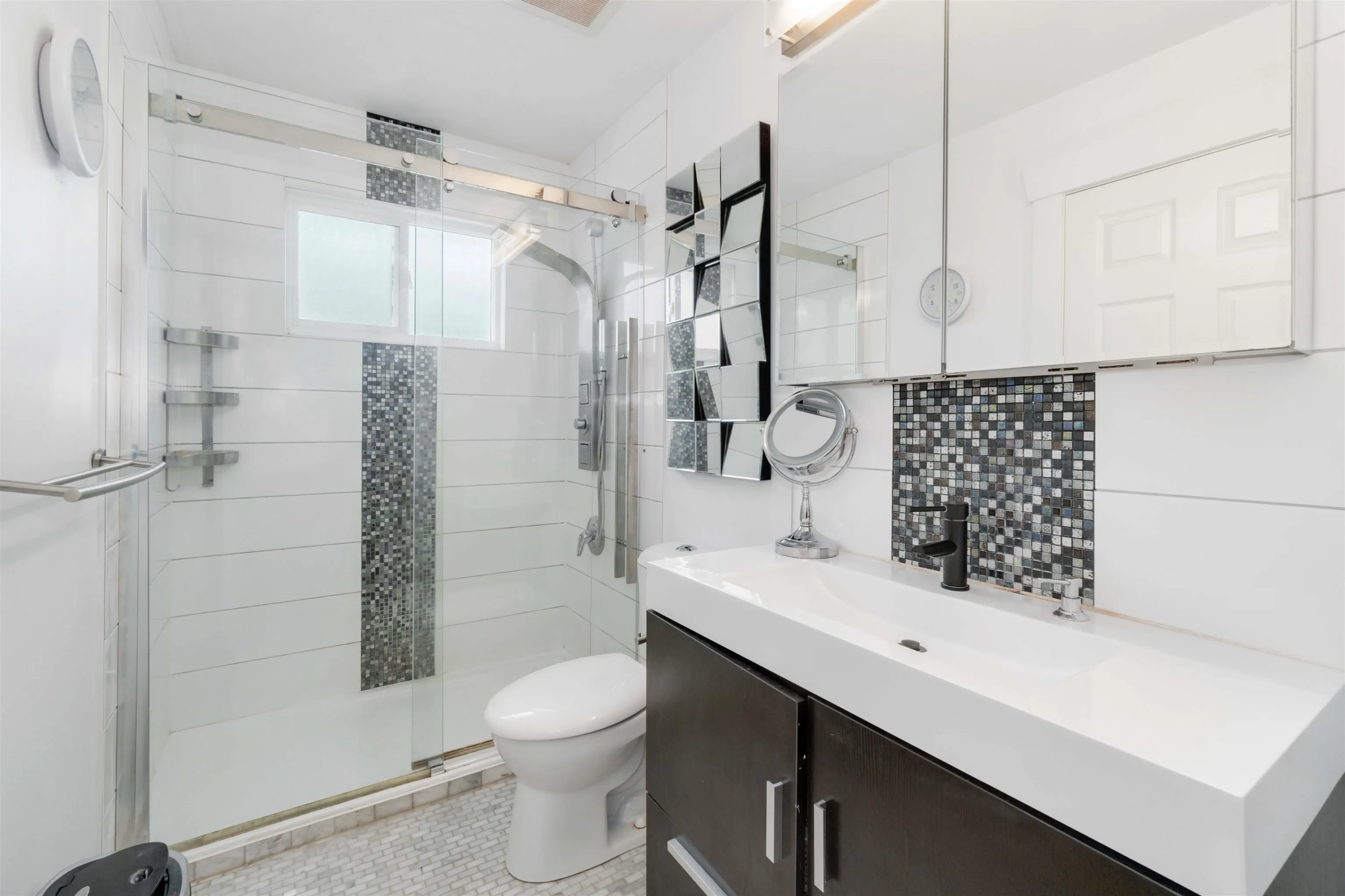 1633 Plateau Crescent